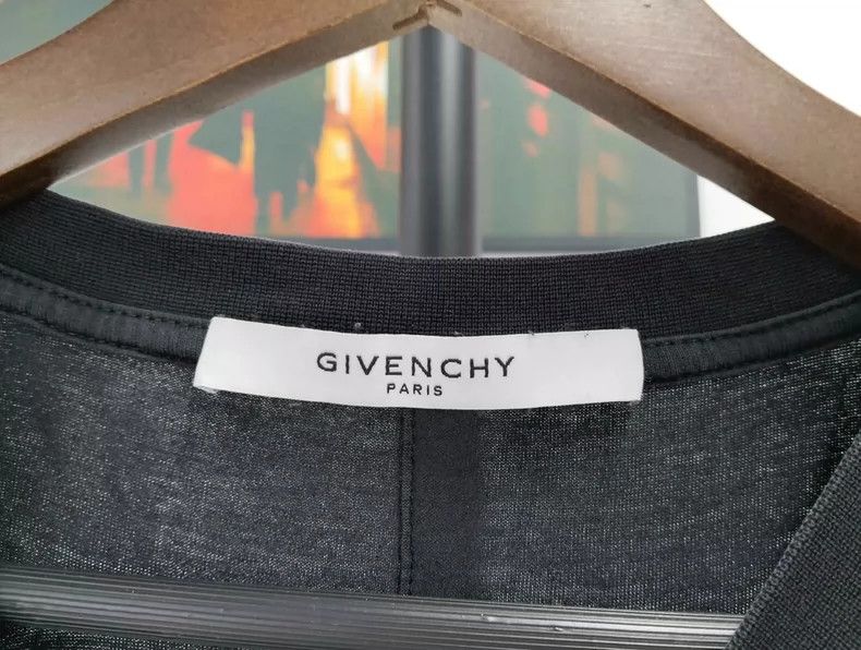 Givenchy Givenchy Hem with letter short-sleeve size XL Size US XL / EU 56 / 4 - 3 Thumbnail