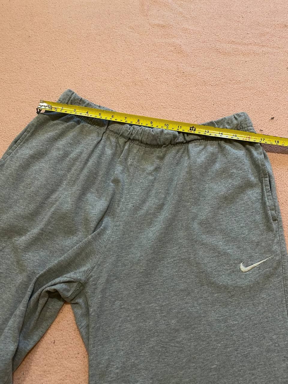 Nike Y2K shorts Nike gray Vintage logo Size US 36 / EU 52 - 14 Thumbnail