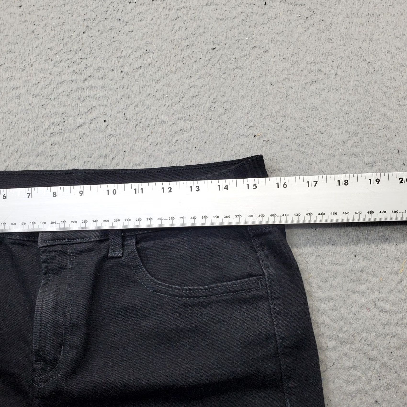Old Navy Old Navy Womens Shorts 4 Black Denim Stretch Comfort Cuffed Dark Wash Mid-Rise Children's? Size 27" / US 4 / IT 40 - 5 Thumbnail