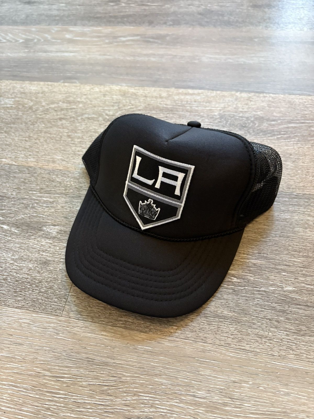 NHL LA Kings Trucker Hat Size ONE SIZE - 1 Thumbnail