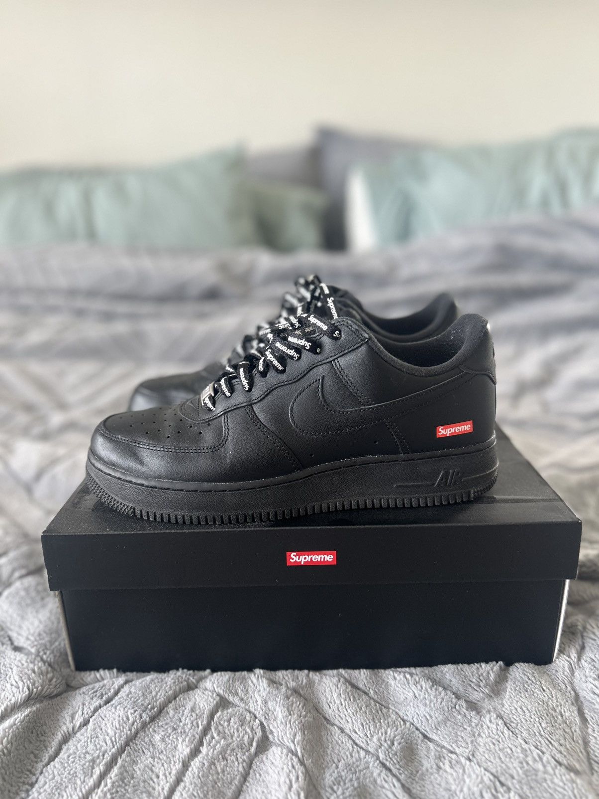 Nike × Supreme Supreme Low Top Air Force 1s Size US 9 / EU 42 - 1 Thumbnail