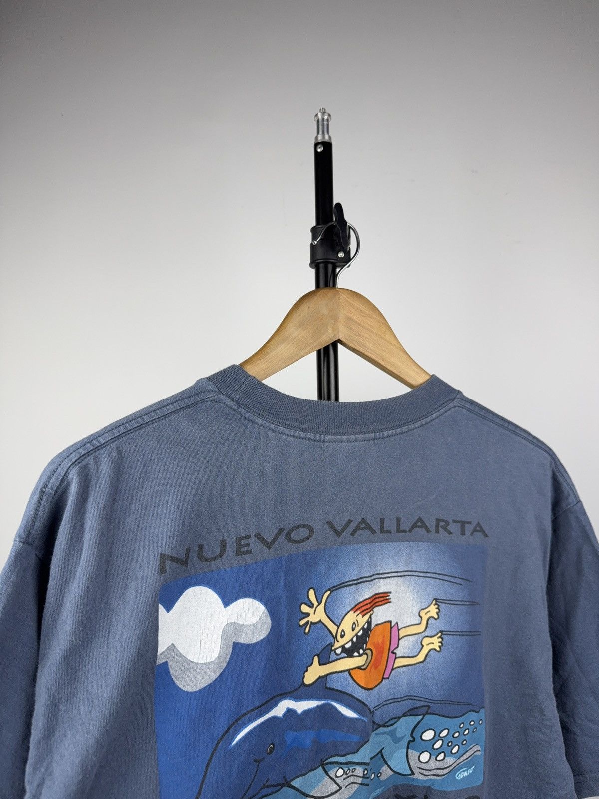 Vintage VNTG 90s Surf Nuevo Vallarta Mexico Dolphin T-Shirt Yazbek Size US L / EU 52-54 / 3 - 11 Thumbnail