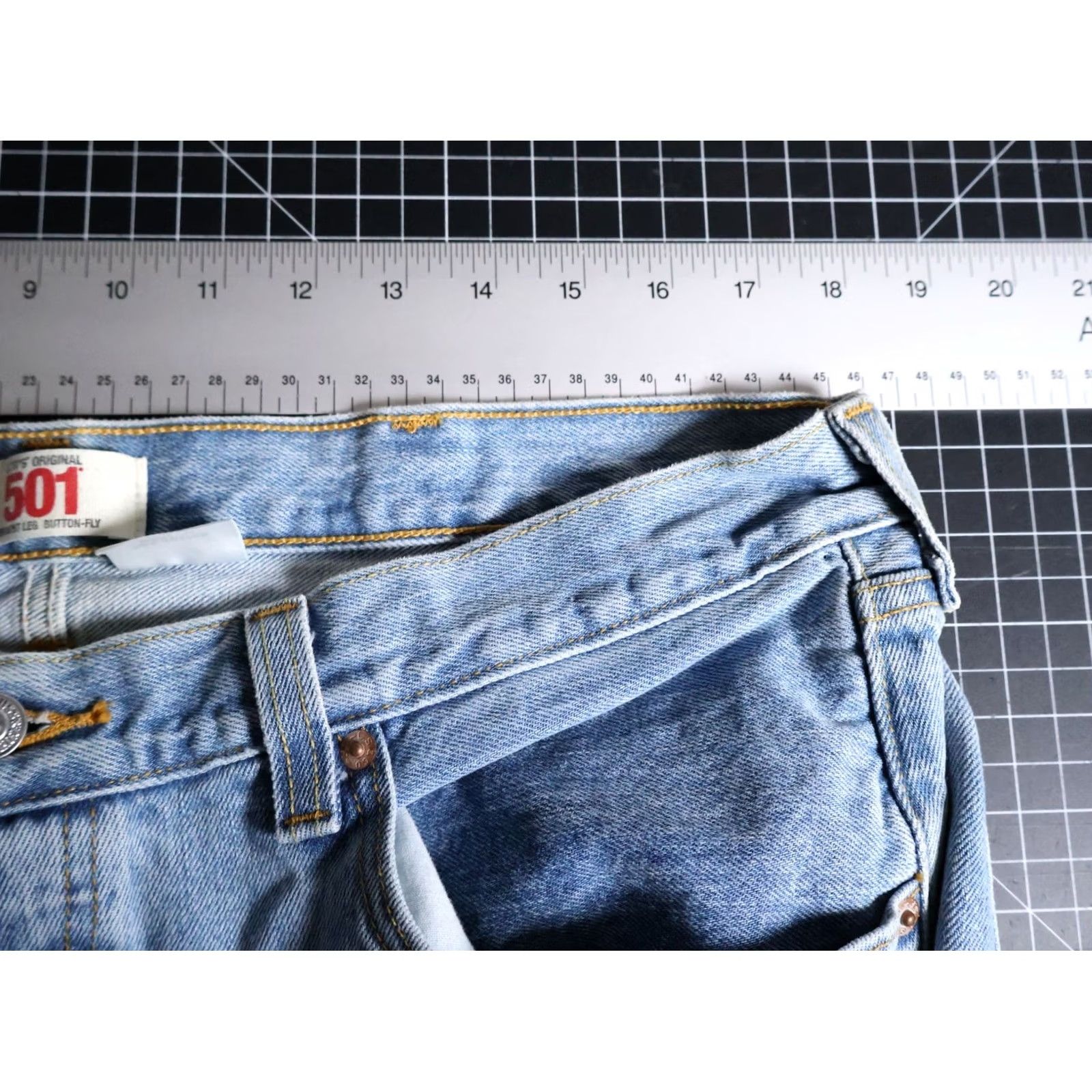 Levi's Y2K Levi's 501 XX Jeans Men 36 x 32 Blue Denim Button Fly Vintage No 9 Size US 36 / EU 52 - 7 Thumbnail