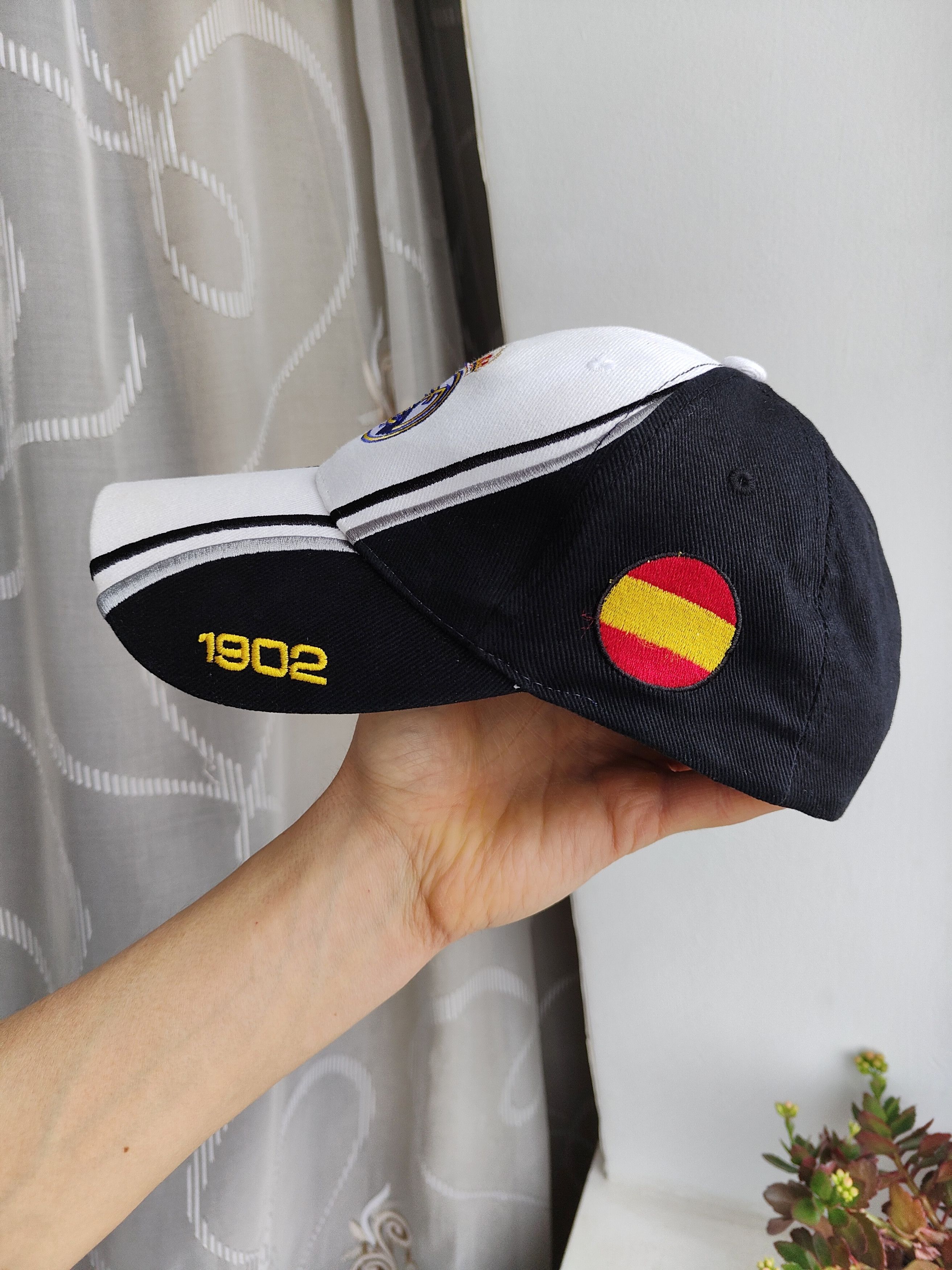 Vintage Vintage Real Madrid Baseball Cap Vintage Very Rare Cap Size ONE SIZE - 4 Thumbnail