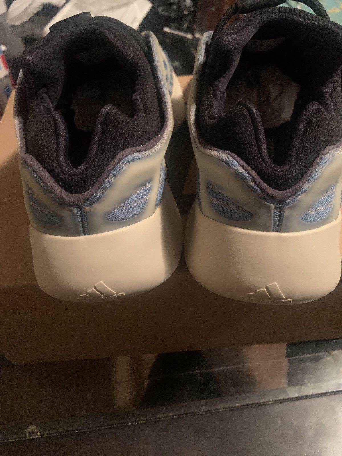 Adidas Yeezy 700 V3 Kyanite Size US 10 / EU 43 - 2 Thumbnail