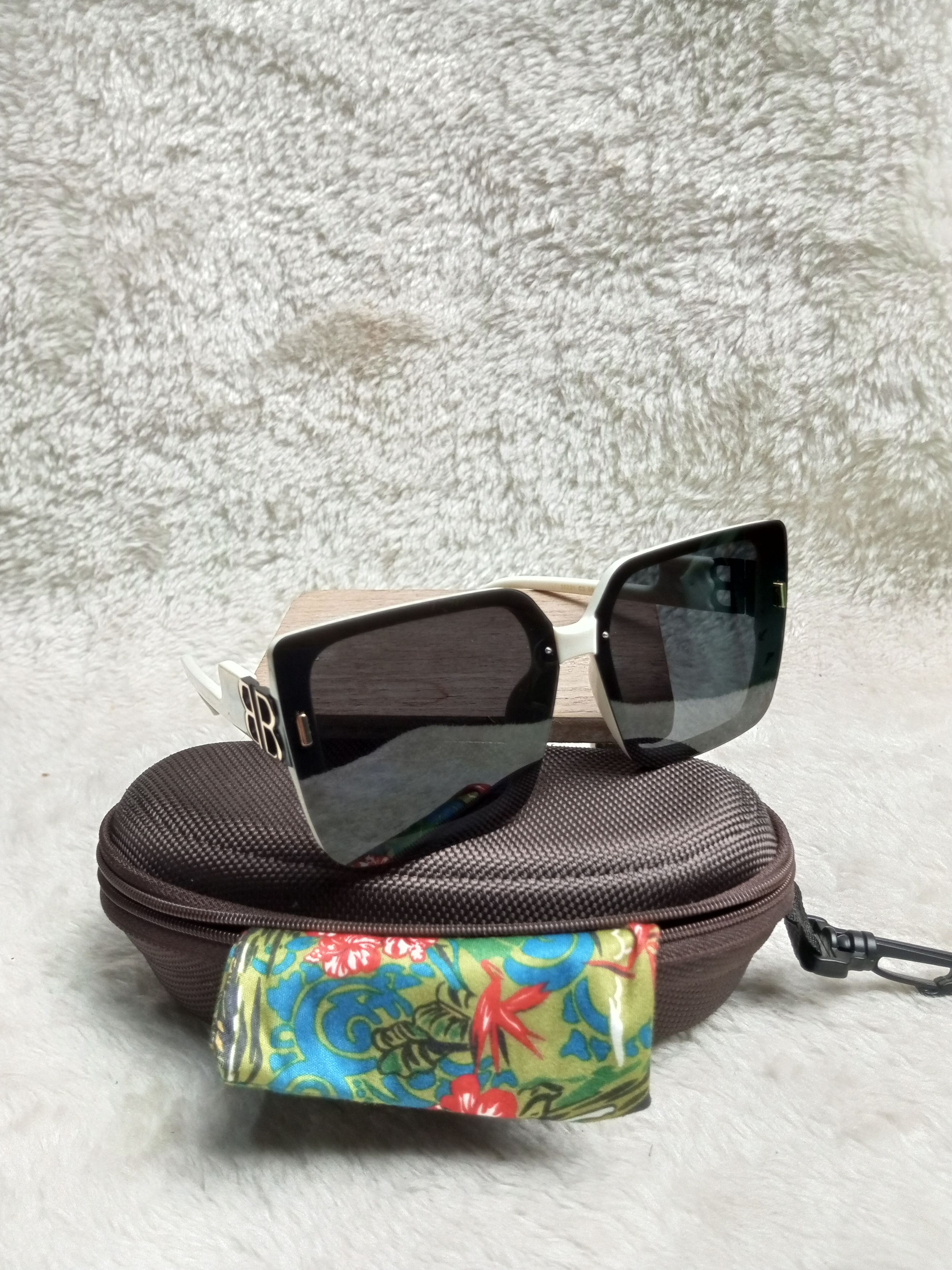 image of Balenciaga Sunglasses 30221 White With Bb Logo, Women's