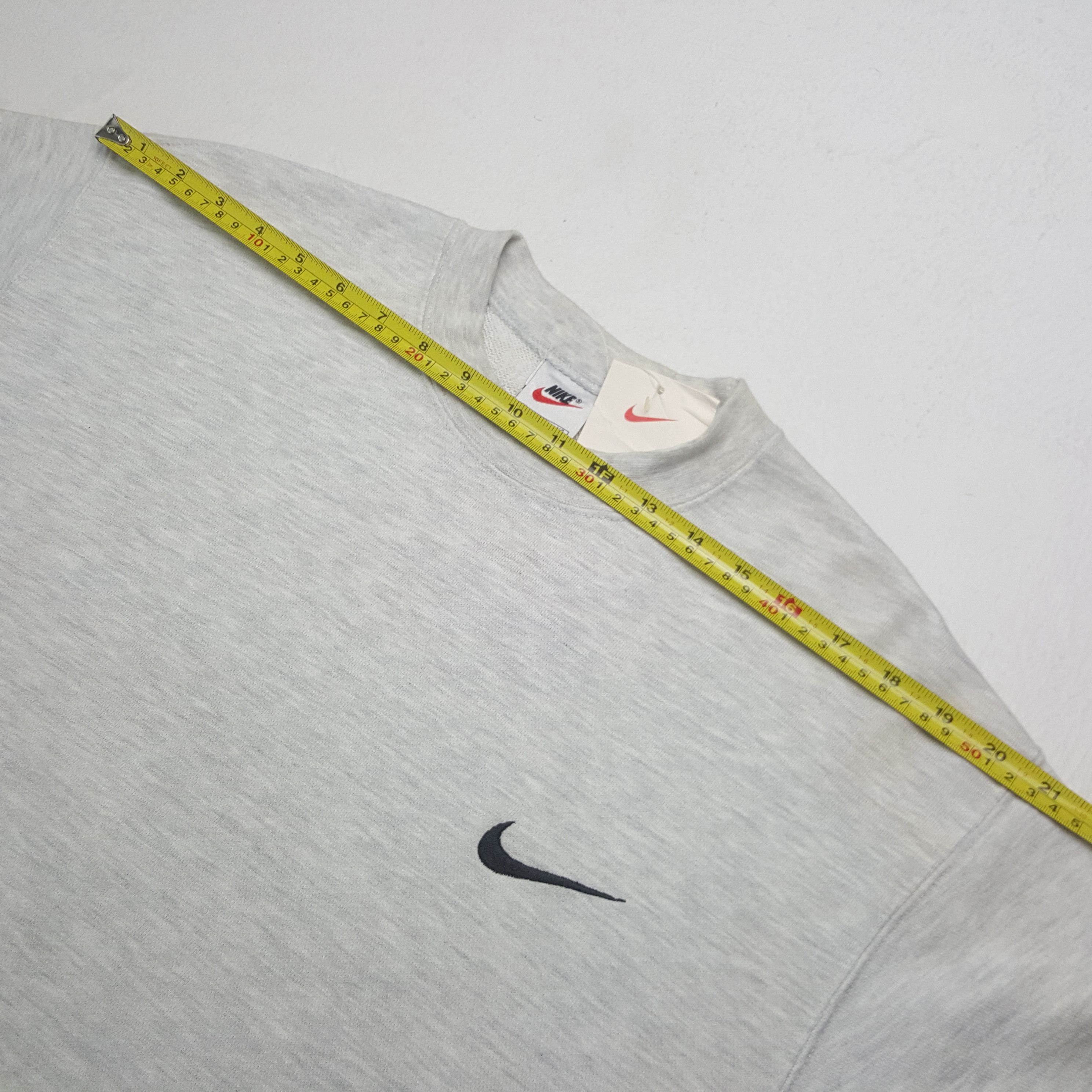 Nike Vintage Nike Small Swoosh Outdoor Sweatshirt RR6 Size US L / EU 52-54 / 3 - 5 Thumbnail