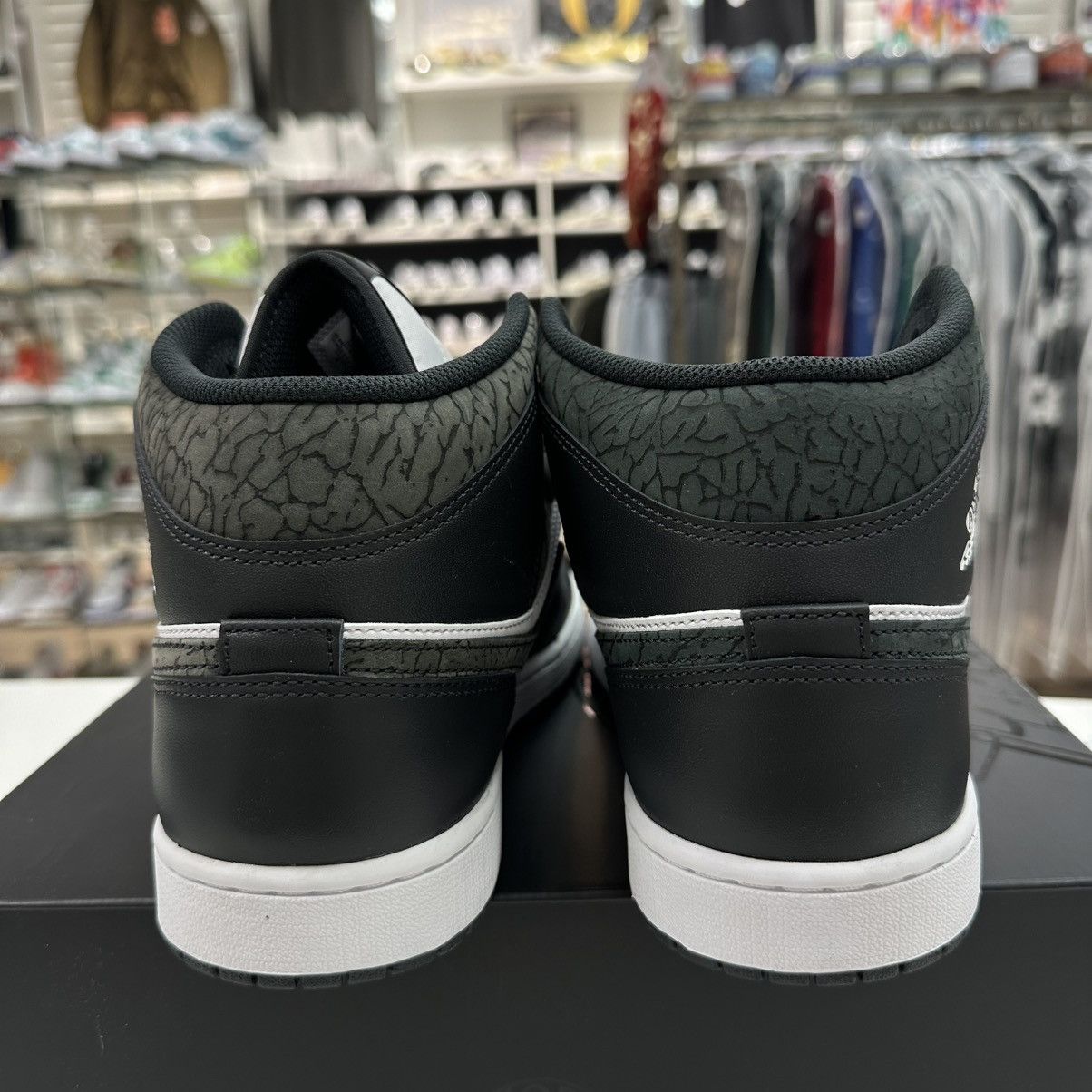 Jordan Brand × Nike Size 11 - Nike Air Jordan 1 Mid SE Off Noir Black White Size US 11 / EU 44 - 3 Thumbnail