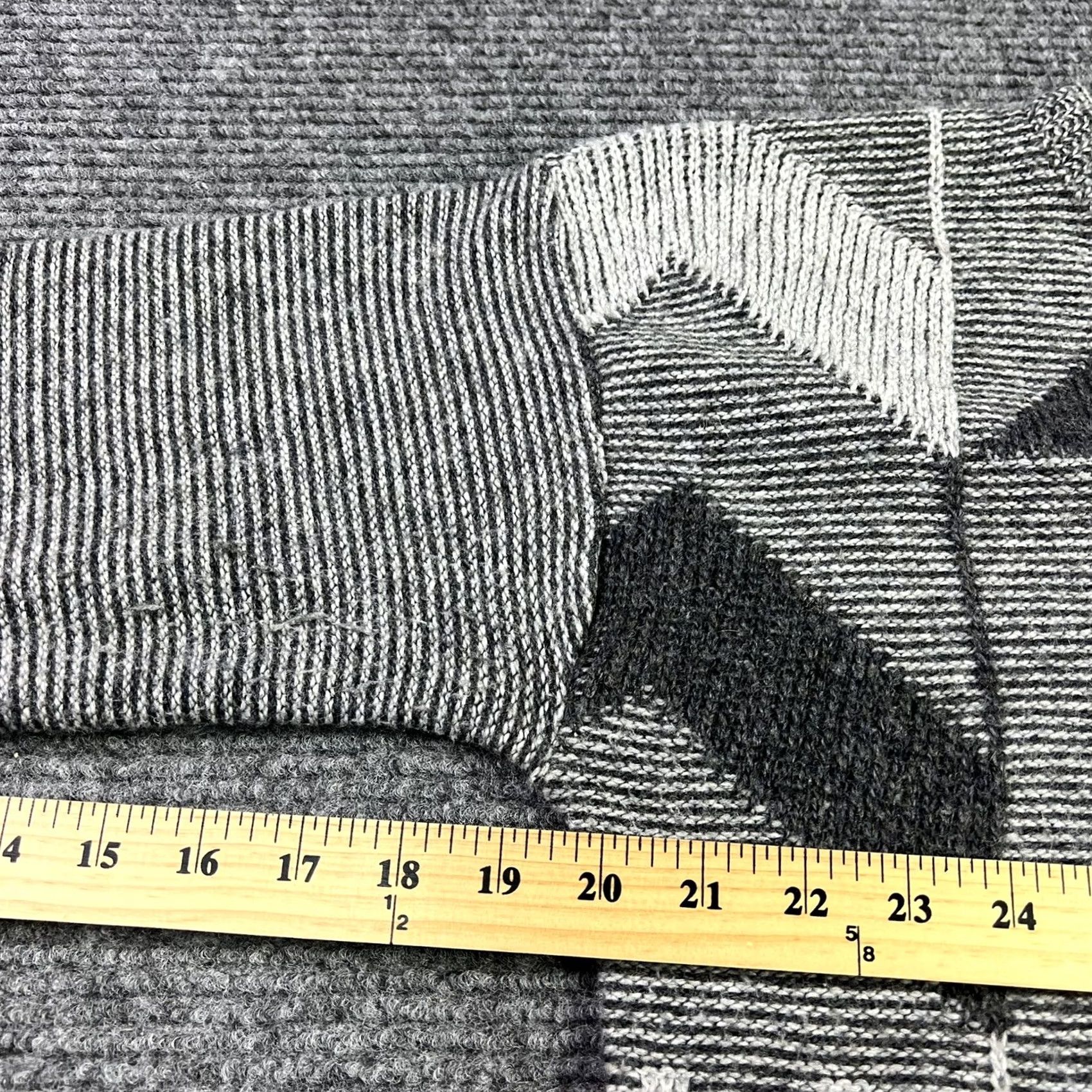 Vintage VINTAGE Charter Oak Sweater Geometric Pattern Gray Medium Mens Cardigan Crew Neck Long Sleeve Knit Size US M / EU 48-50 / 2 - 7 Thumbnail