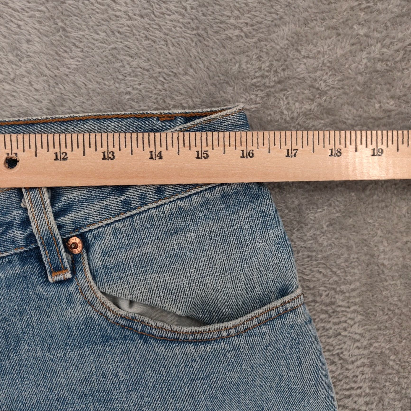 Levi's VINTAGE Levi's 505 Shorts Men 34 32x12 Blue Cutoff Denim Button Fly 90s USA Bermuda Distressed Pockets Size US 34 / EU 50 - 6 Thumbnail