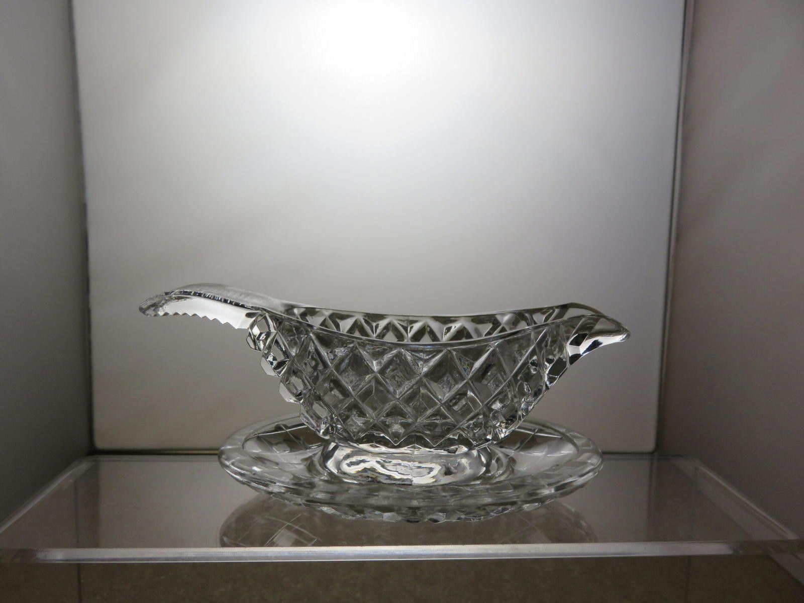 The Unbranded Brand Pressed Glass Gravy Sauce Boat And Saucer Set 5 3/4" Size ONE SIZE - 3 Thumbnail