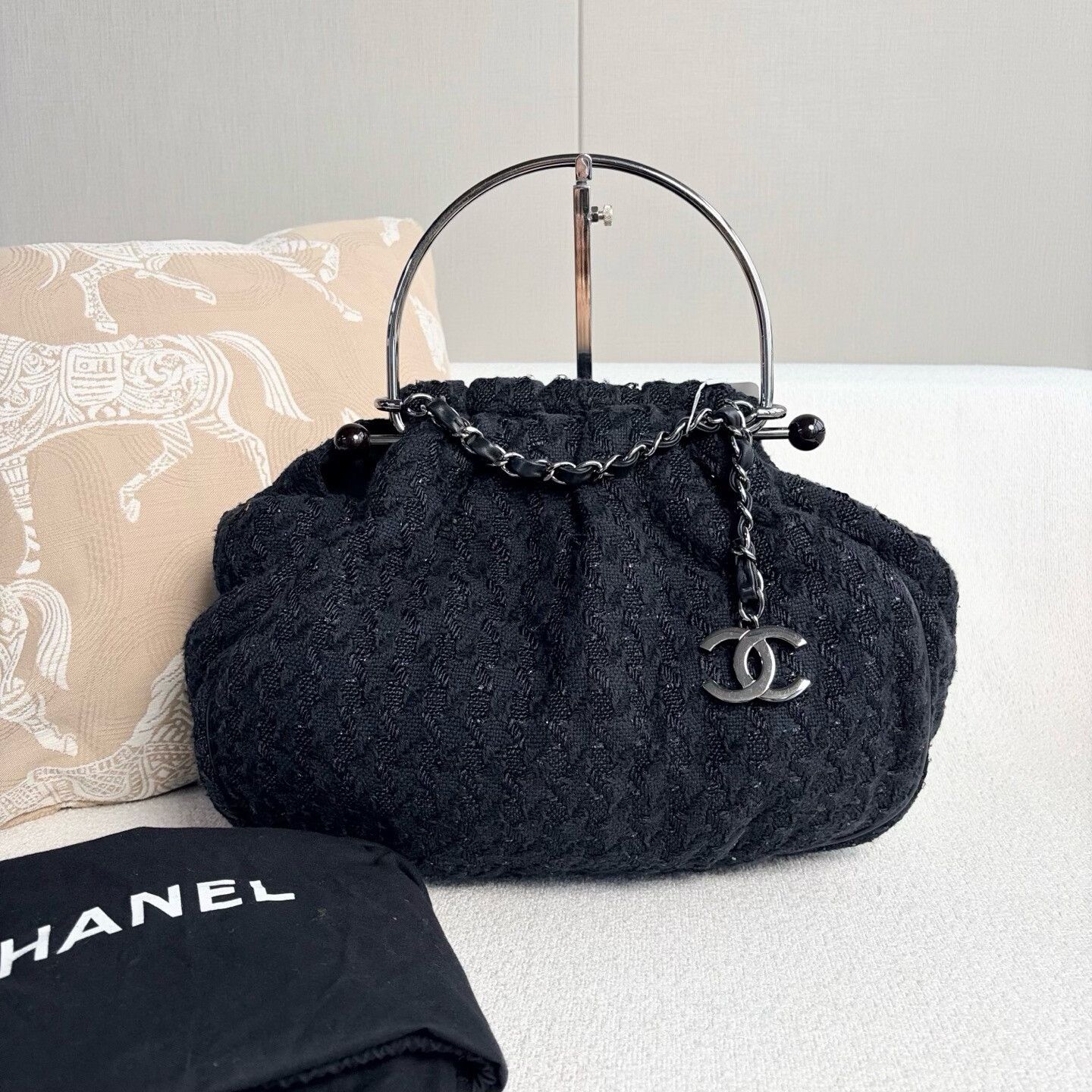 Chanel Pre-loved Bag Very good condition Size ONE SIZE - 1 Thumbnail