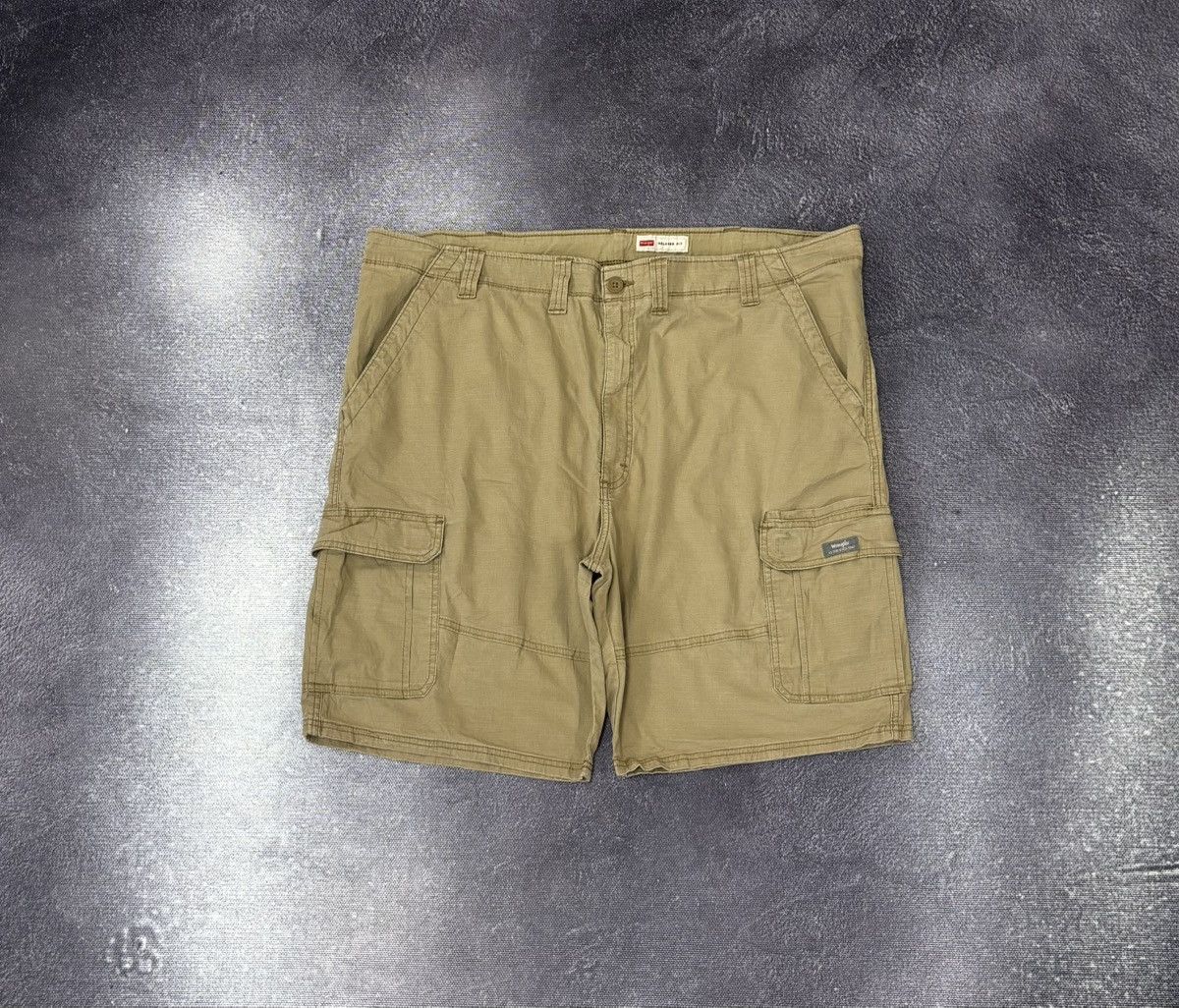 Wrangler Vintage Wrangler USA Utility Military Baggy Cargo Shorts Size US 44 / EU 60 - 1 Thumbnail