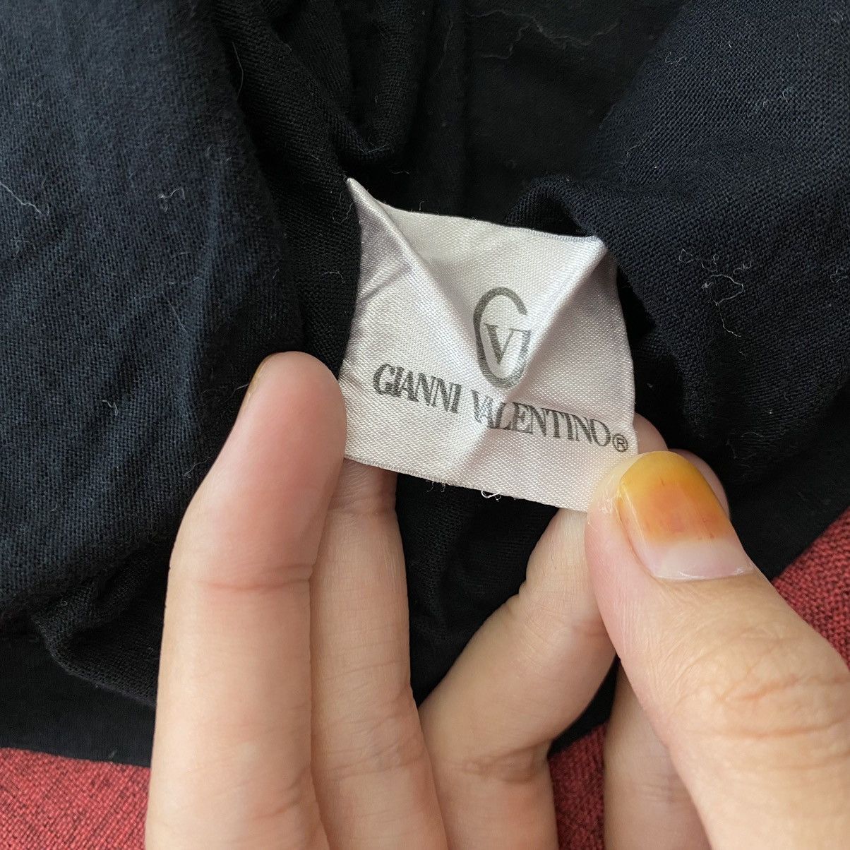 Other Vintage GIANNI VALENTINO ITALY Embroidered Brand Black Short Size US L / EU 52-54 / 3 - 5 Thumbnail