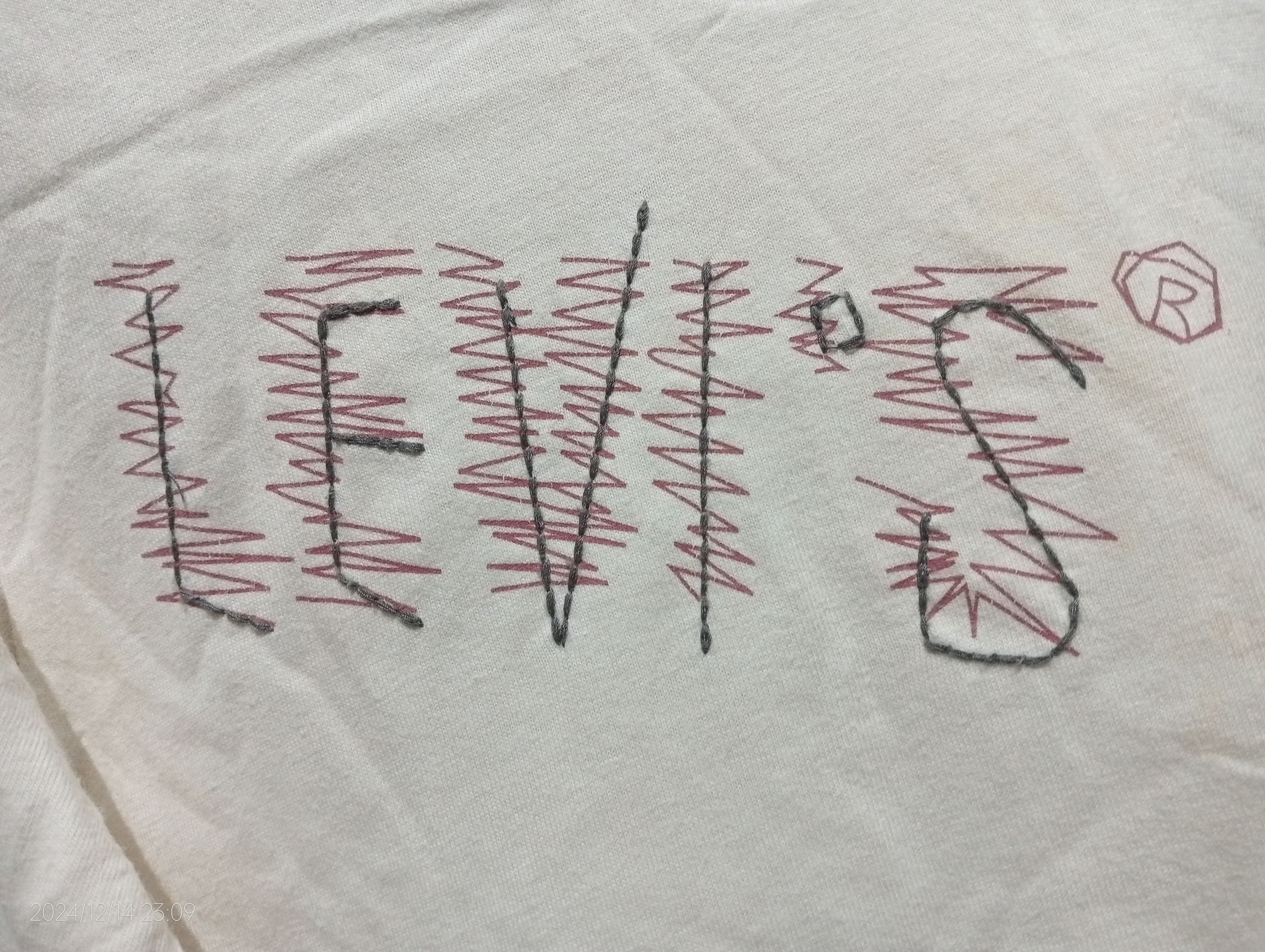 Levi's Vintage Levi's Jeans Emboidery Art Tee Very Rare Size US S / EU 44-46 / 1 - 6 Thumbnail
