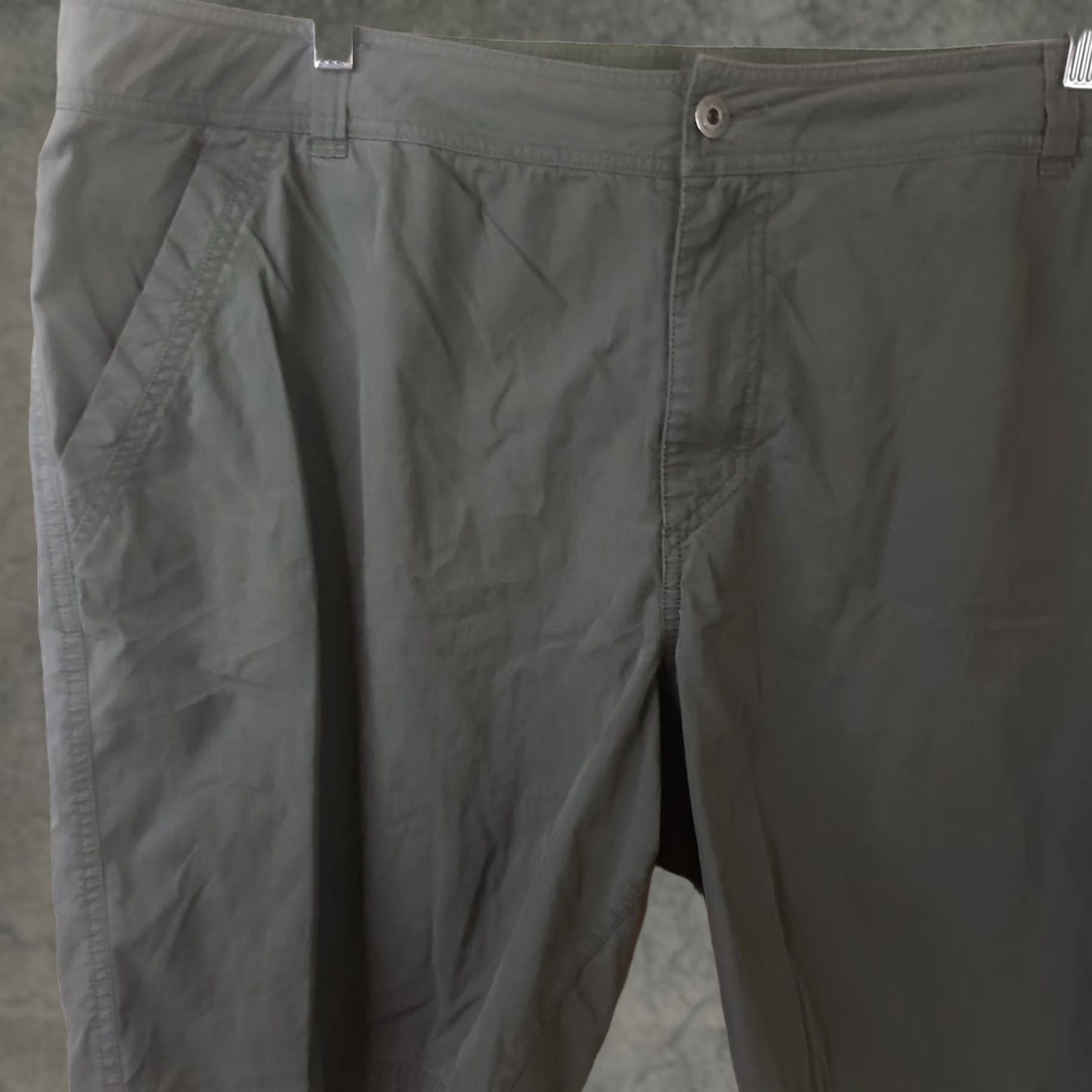 ExOfficio VINTAGE ExOfficio Shorts Mens 42x9.5 Green Khaki Cargo Pocket Outdoor Cotton Nylon Size US 42 / EU 58 - 1 Thumbnail