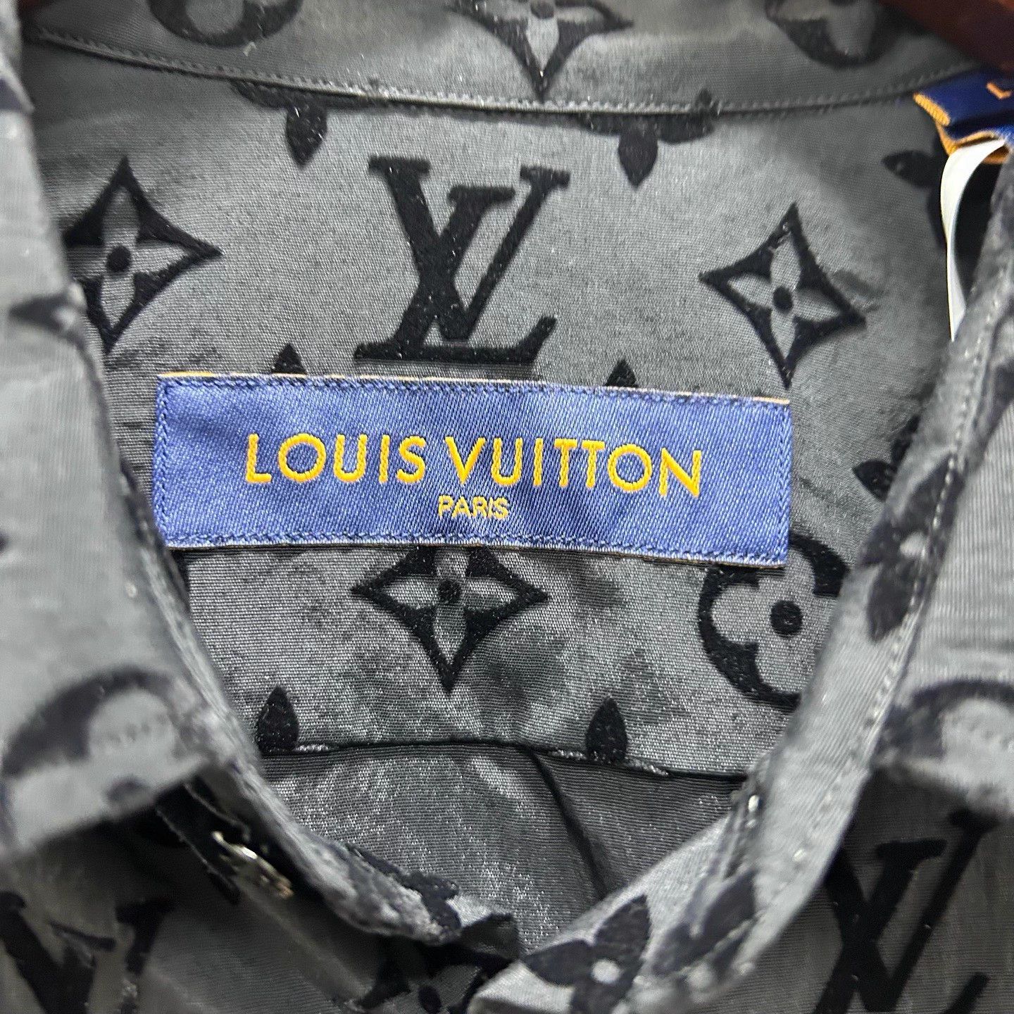 Louis Vuitton LV Unworn Black Monogram Flocked Print Shirt L Size US L / EU 52-54 / 3 - 3 Thumbnail