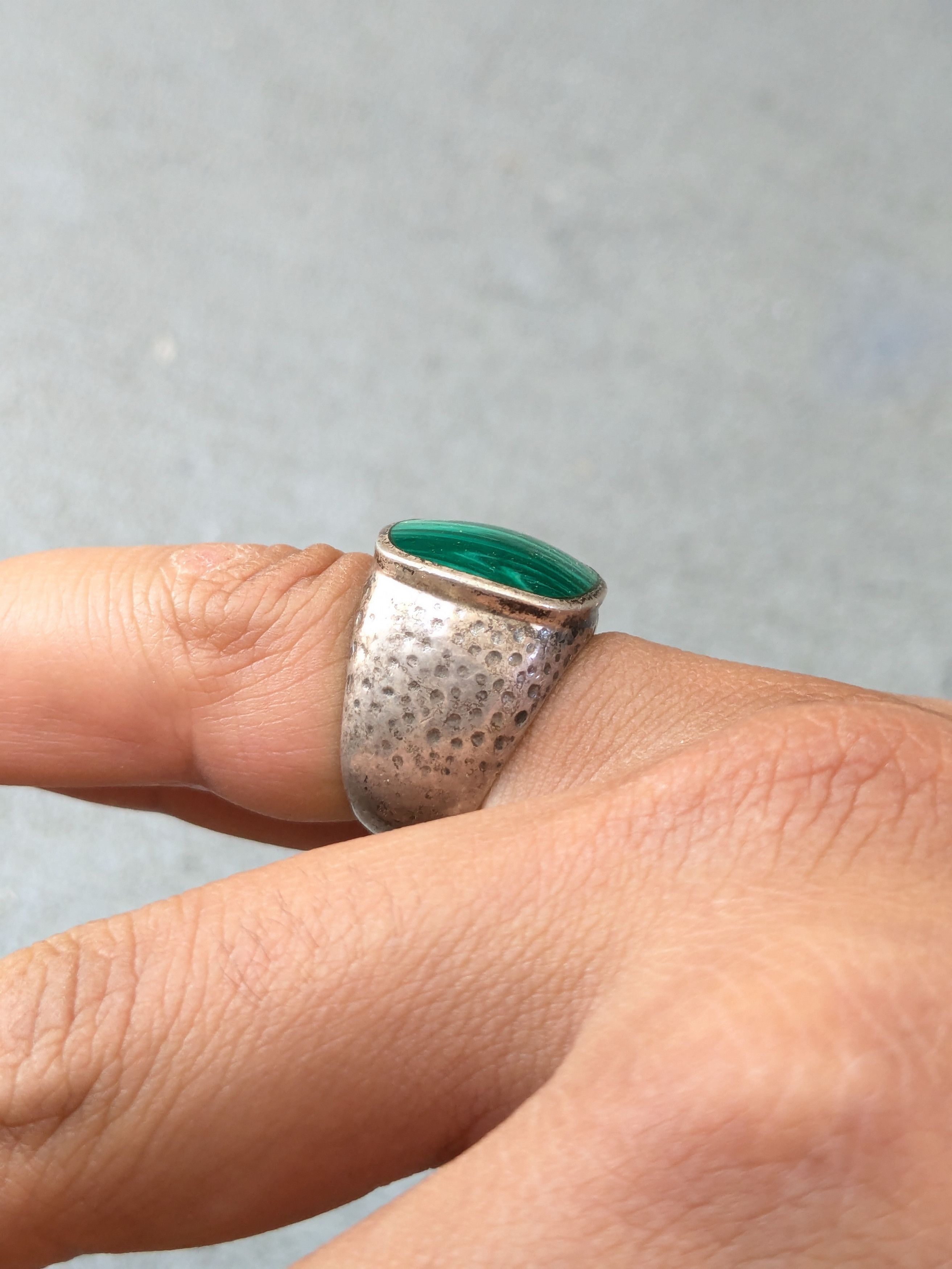 Jewelry Vintage Sterling Silver Ring Green Malachite Hammered Size ONE SIZE - 10 Thumbnail