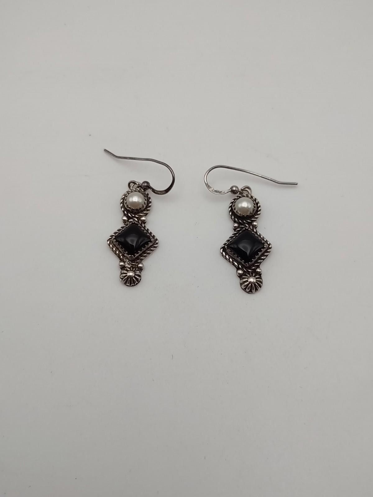 The Unbranded Brand Sterling Pearl Onyx Dangle Earrings Vintage Southwest Size ONE SIZE - 3 Thumbnail