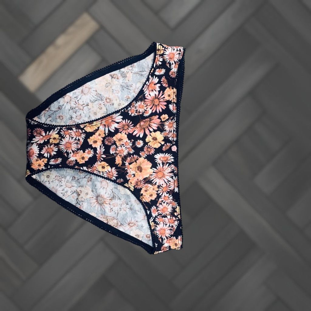 Victoria's Secret Victoria's Secret Bikini Panty Floral Pattern M Multicolor Cotton Womens Bikini Panties Floral, Lightweight, Stretch Size 32" / US 10 / IT 46 - 1 Thumbnail