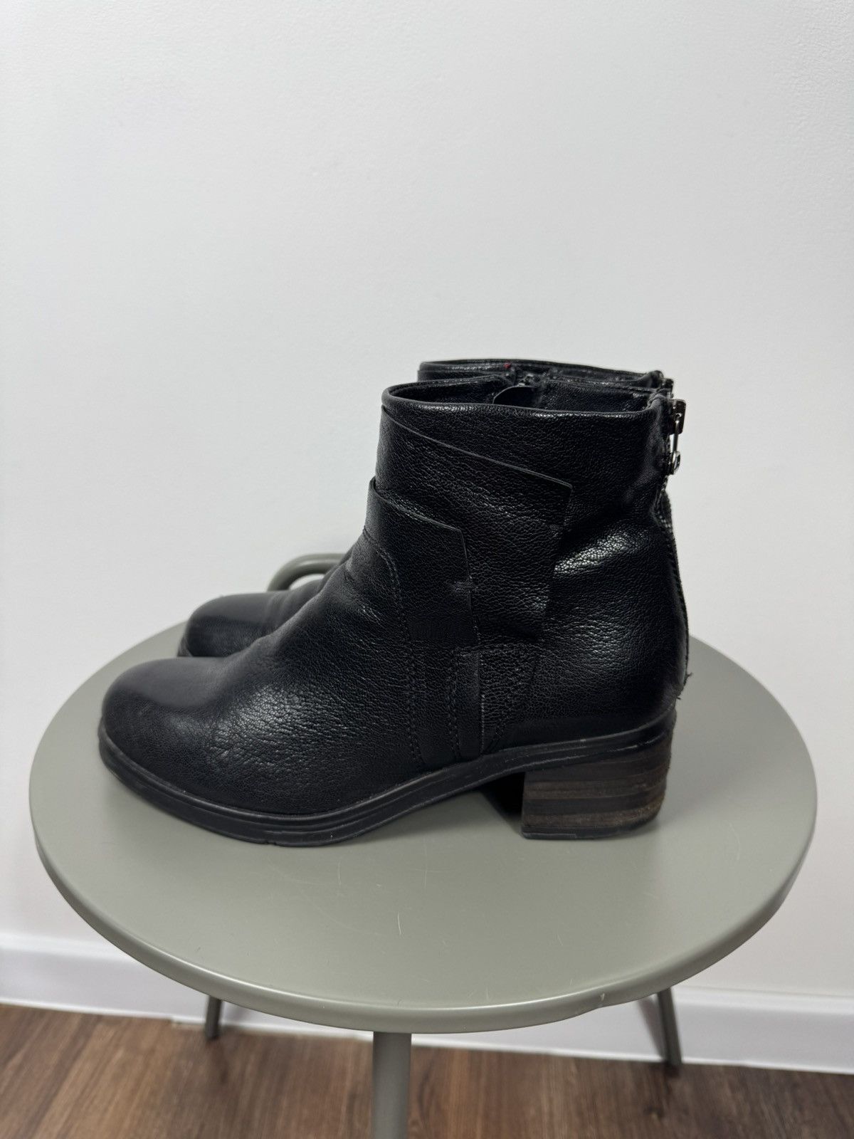 Other Vintage Black Leather Ankle Boots Chunky Heel EU 40 Women’s Size US 9 / IT 39 - 7 Thumbnail