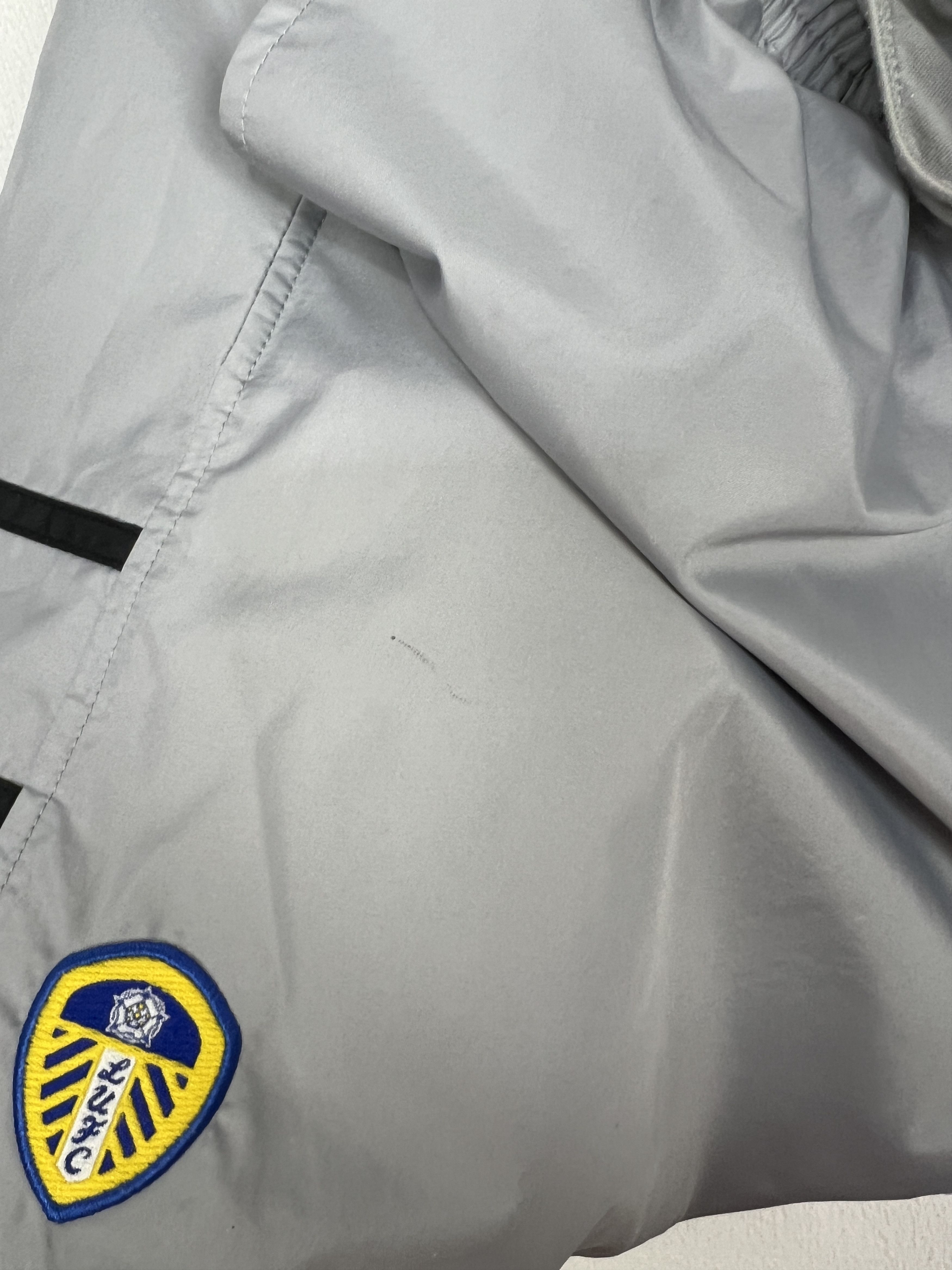 Nike Vintage Nike Leeds United Football Shorts Soccer Mens L Size US 34 / EU 50 - 11 Thumbnail