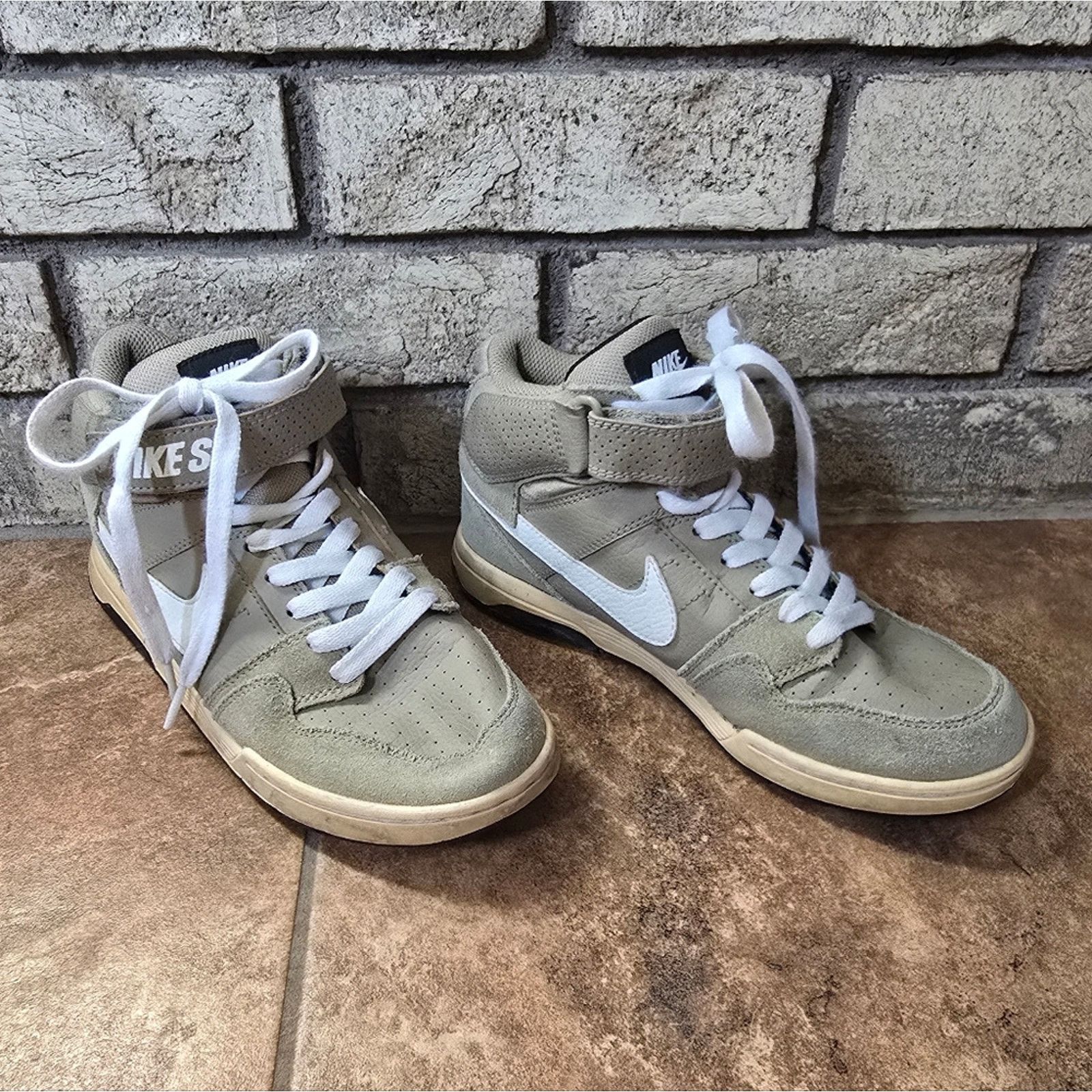 Nike Nude White | NIKE | High Top Sneaks Size US 5 / EU 37 - 2 Thumbnail