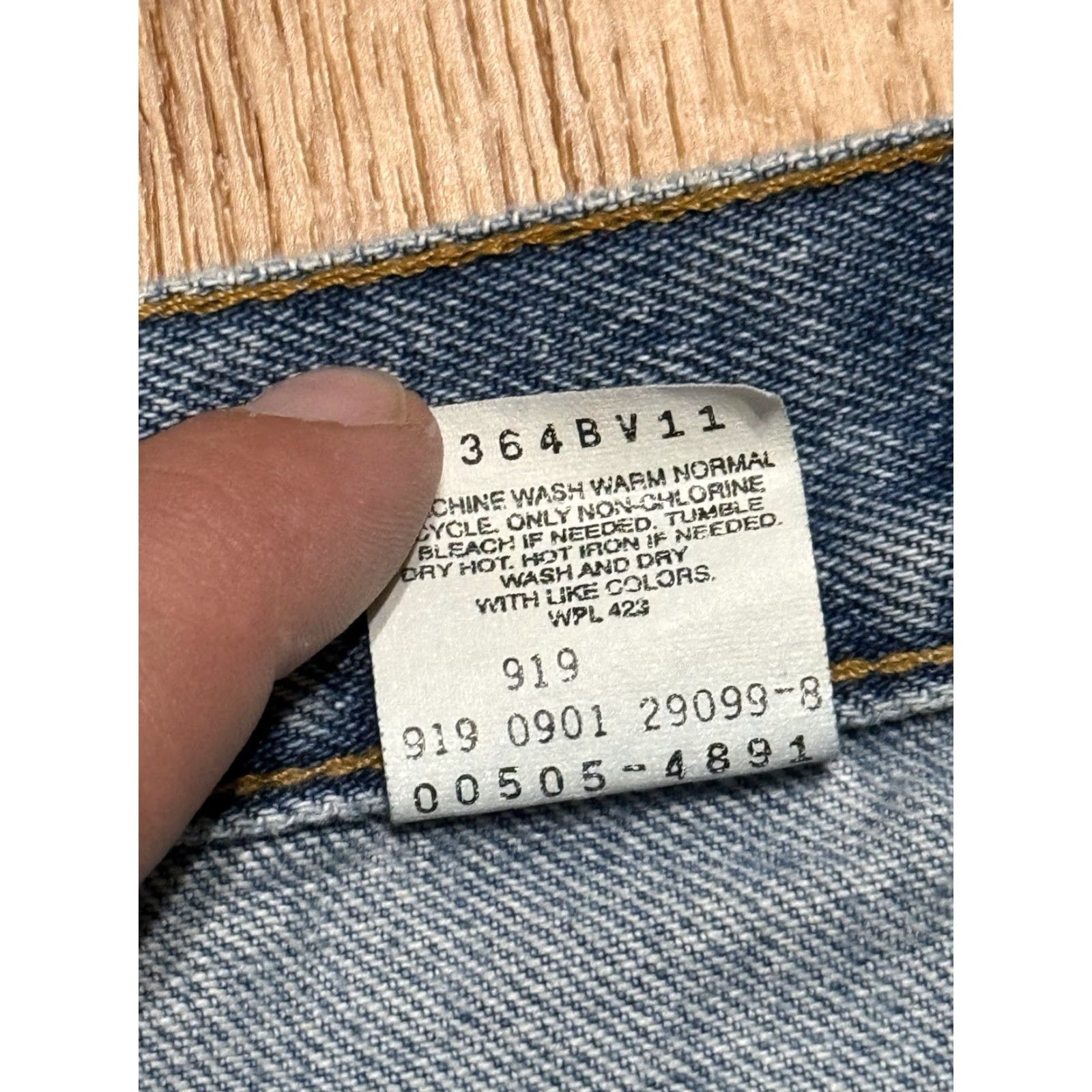 Levi's VINTAGE Levi’s 505 Jeans Men 30x31 34x32 Blue Light Wash Straight Regular VTG 5-Pocket Denim USA 90s Grunge Hip Hop USA Mens Size US 30 / EU 46 - 6 Thumbnail