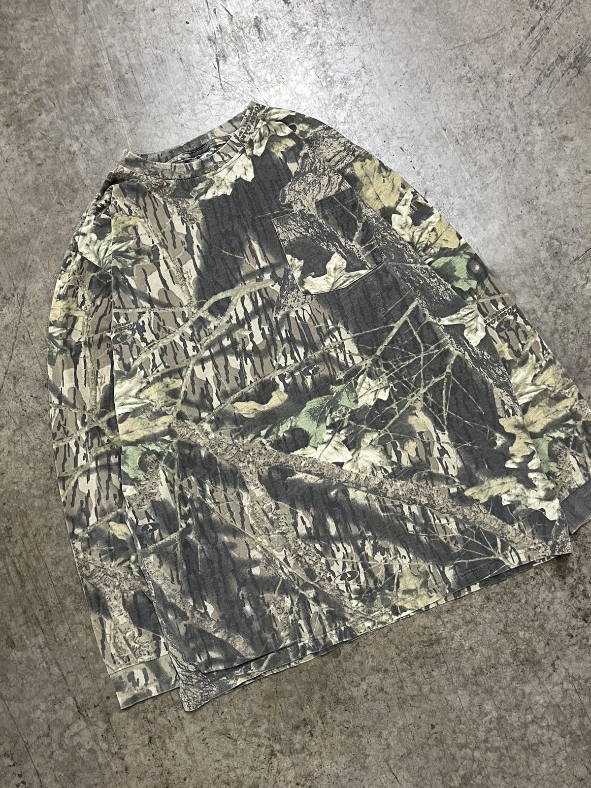 Realtree × Vintage Realtree camo longsleeve faded boxy skater streetwear Size US XL / EU 56 / 4 - 3 Thumbnail