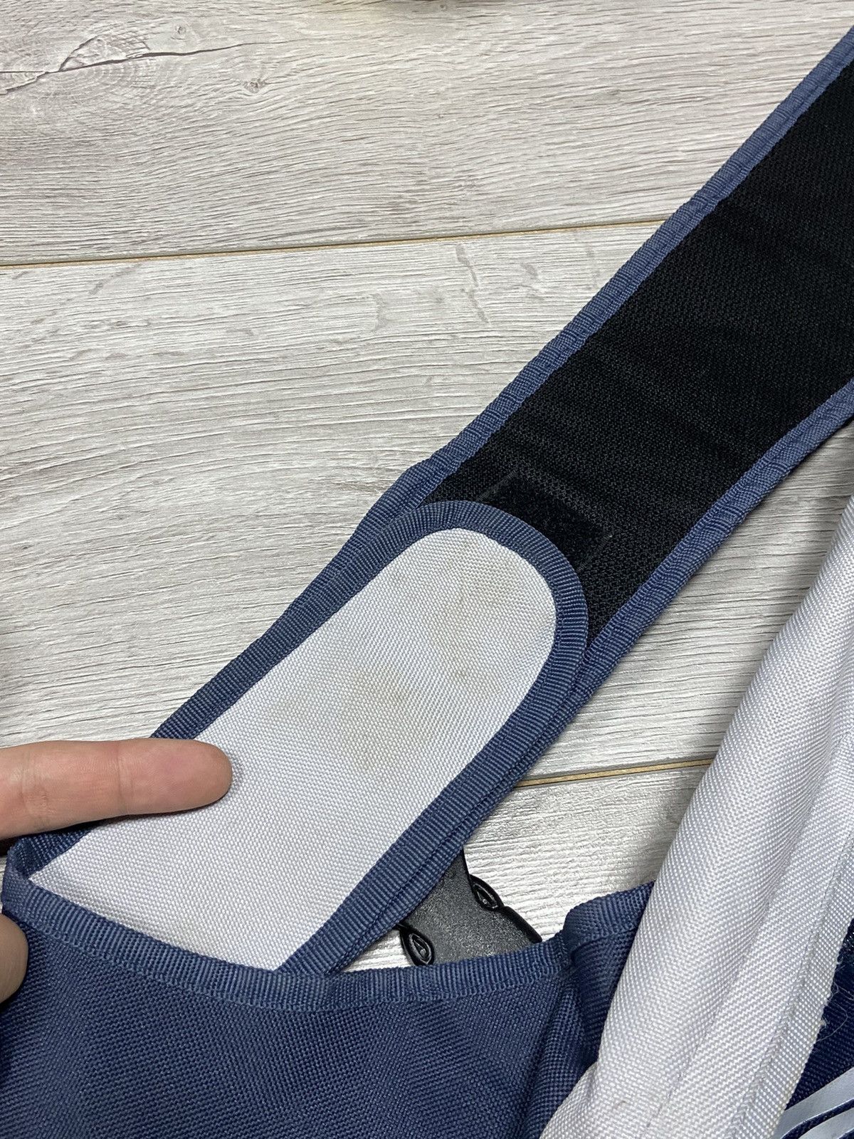 Vintage Nike 90s vintage gorpcore sling bag swoosh stripes Size ONE SIZE - 5 Thumbnail