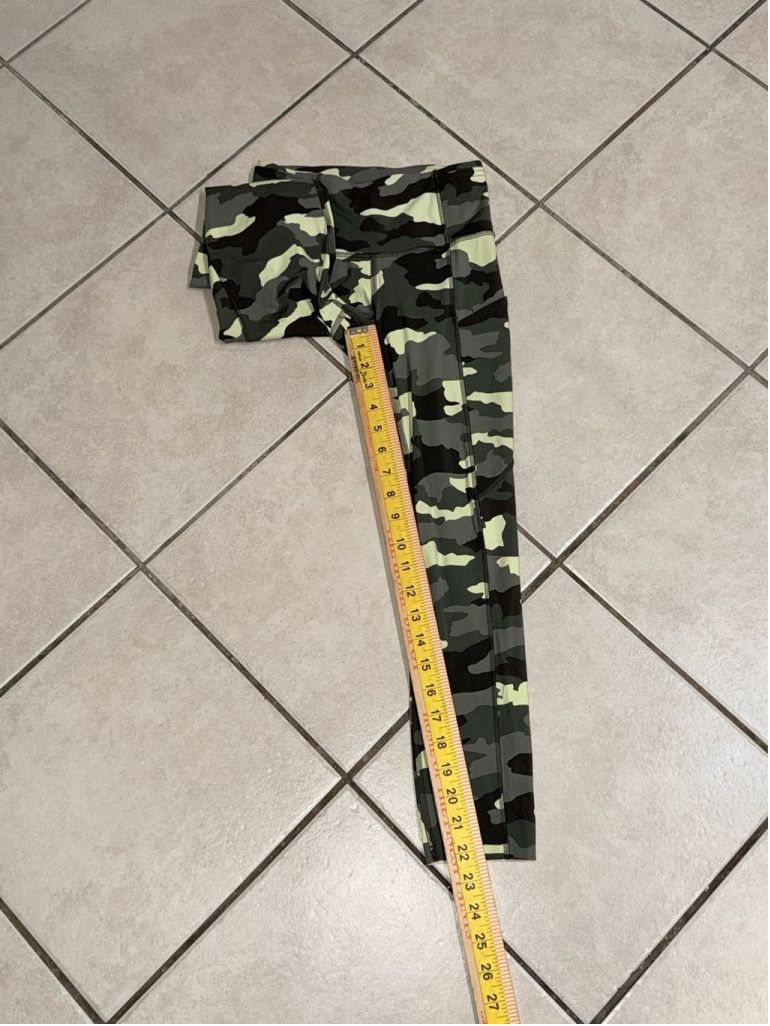 Lululemon LULULEMON F&F LEGGING 22” NEON GREEN CAMO COLOR SIZE 2 Size 26" / US 2 / IT 38 - 2 Thumbnail
