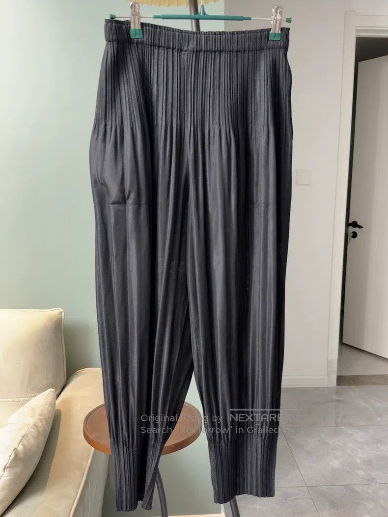 Issey Miyake Issey Miyake size:3 Black Pleated Puff Trousers Size 22" - 1 Thumbnail