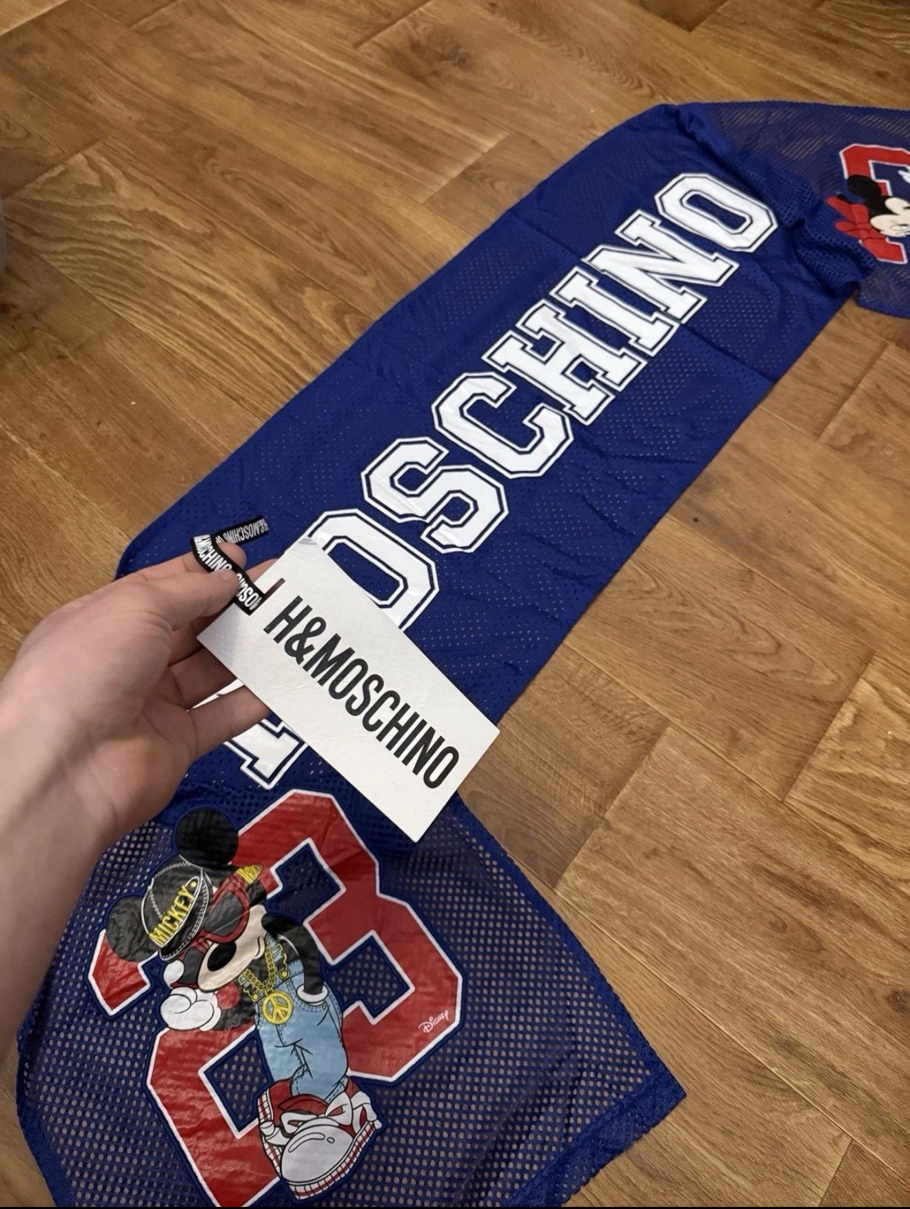 H&M × Moschino Moschino x H&M Brand New Football Mickey Scarf Disney OS Size ONE SIZE - 1 Thumbnail