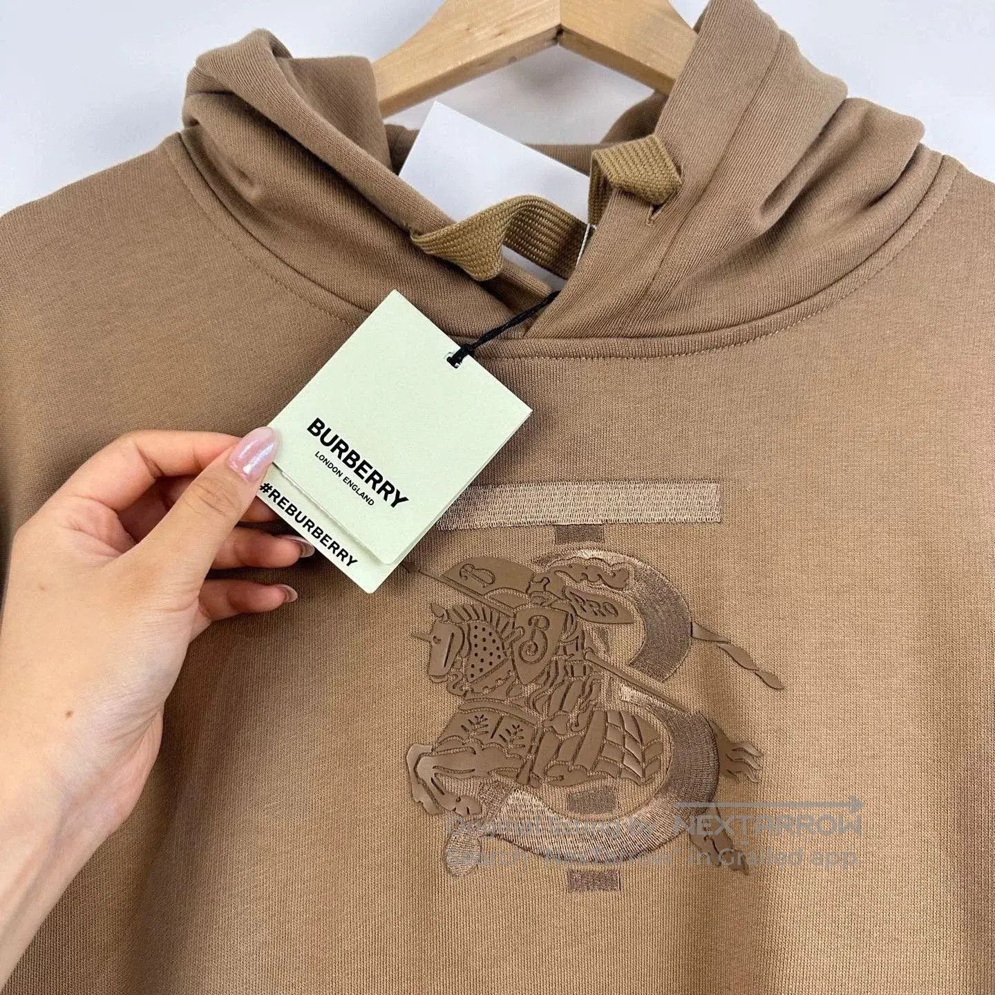 Burberry Burberry Camel Logo Embroidered Hoodie XXL. Size US XXL / EU 58 / 5 - 4 Thumbnail