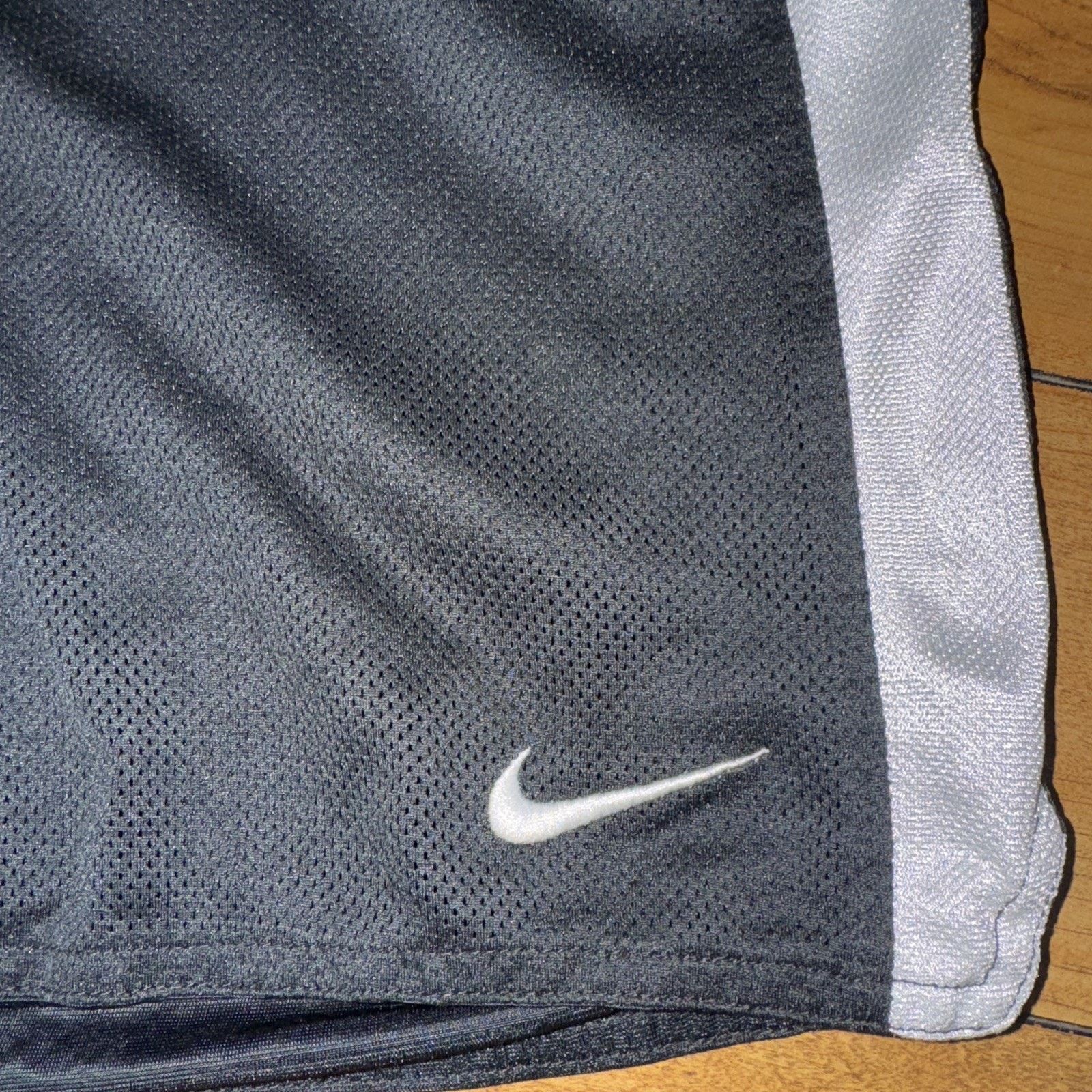 Nike Vintage Nike Basketball Shorts Black Medium 38x10 Measured Size US 38 / EU 54 - 2 Thumbnail