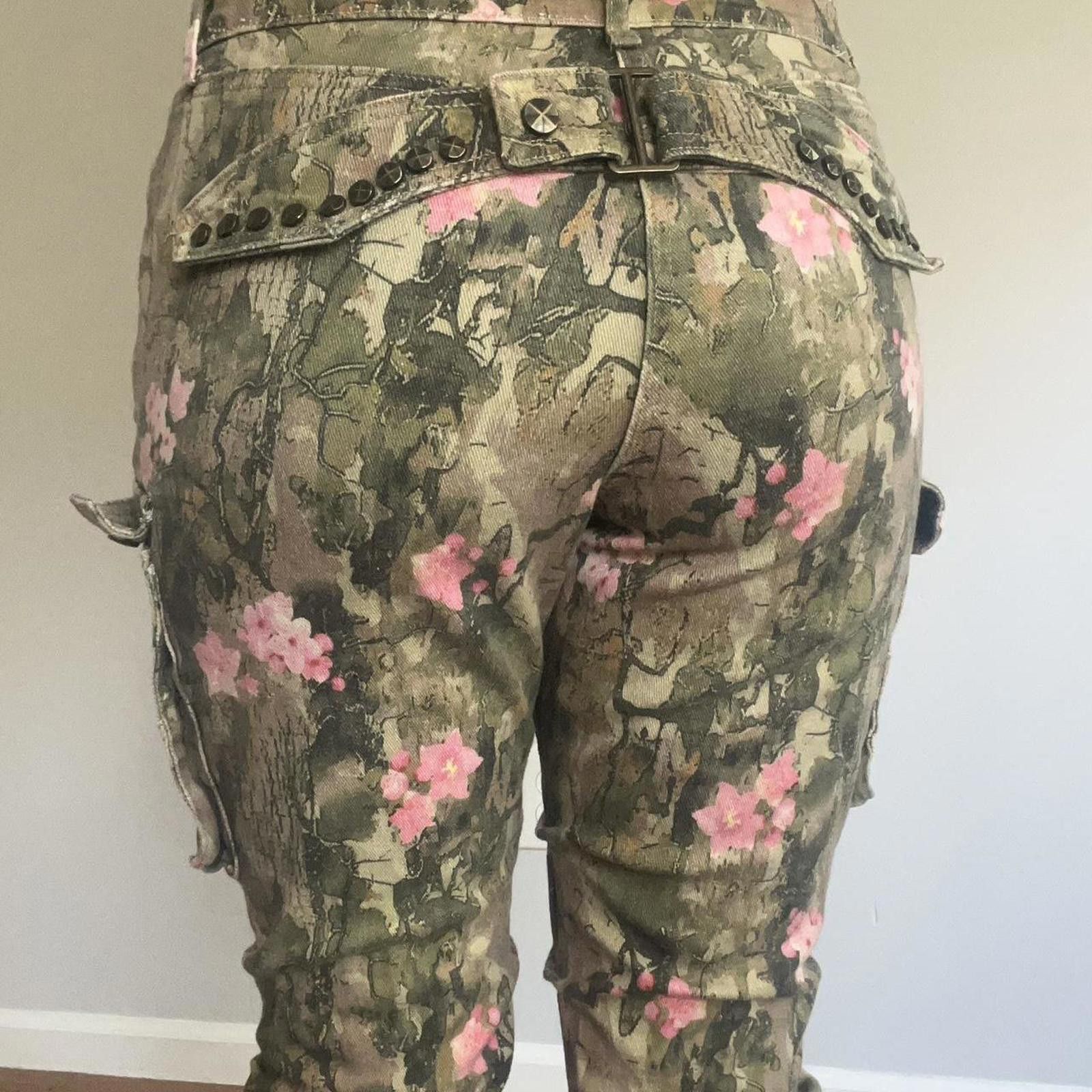 Other Khaki and pink camo cargo pants cherry blossom flower print Size 32" / US 10 / IT 46 - 4 Thumbnail