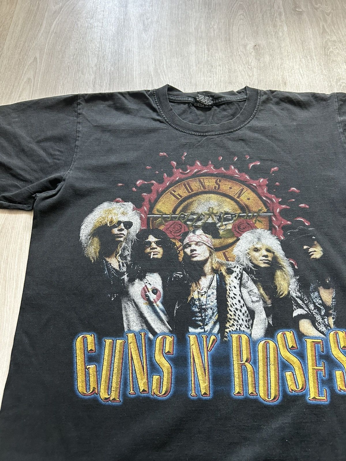 Guns N' Roses Vintage Guns n Roses big logo Rock T-shirt size L Size US L / EU 52-54 / 3 - 7 Thumbnail