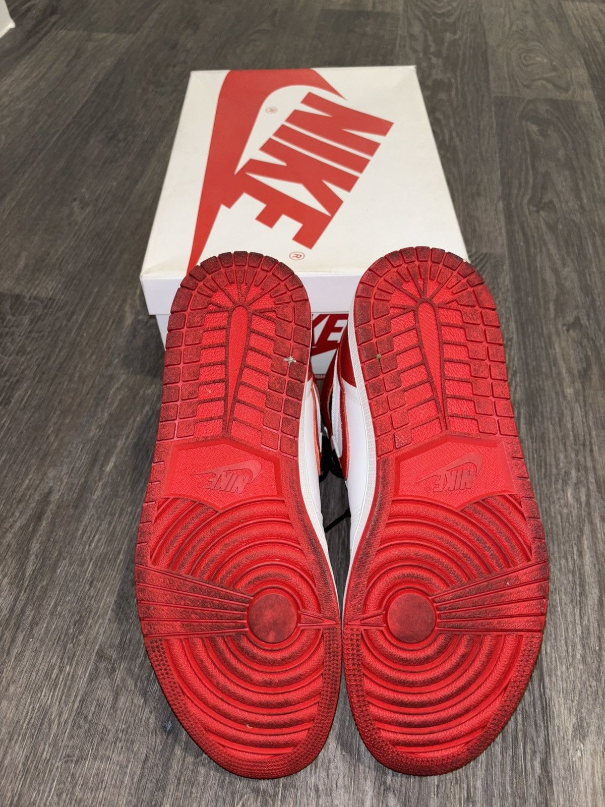 Nike Jordan One University Red and White Size US 10.5 / EU 43-44 - 4 Thumbnail