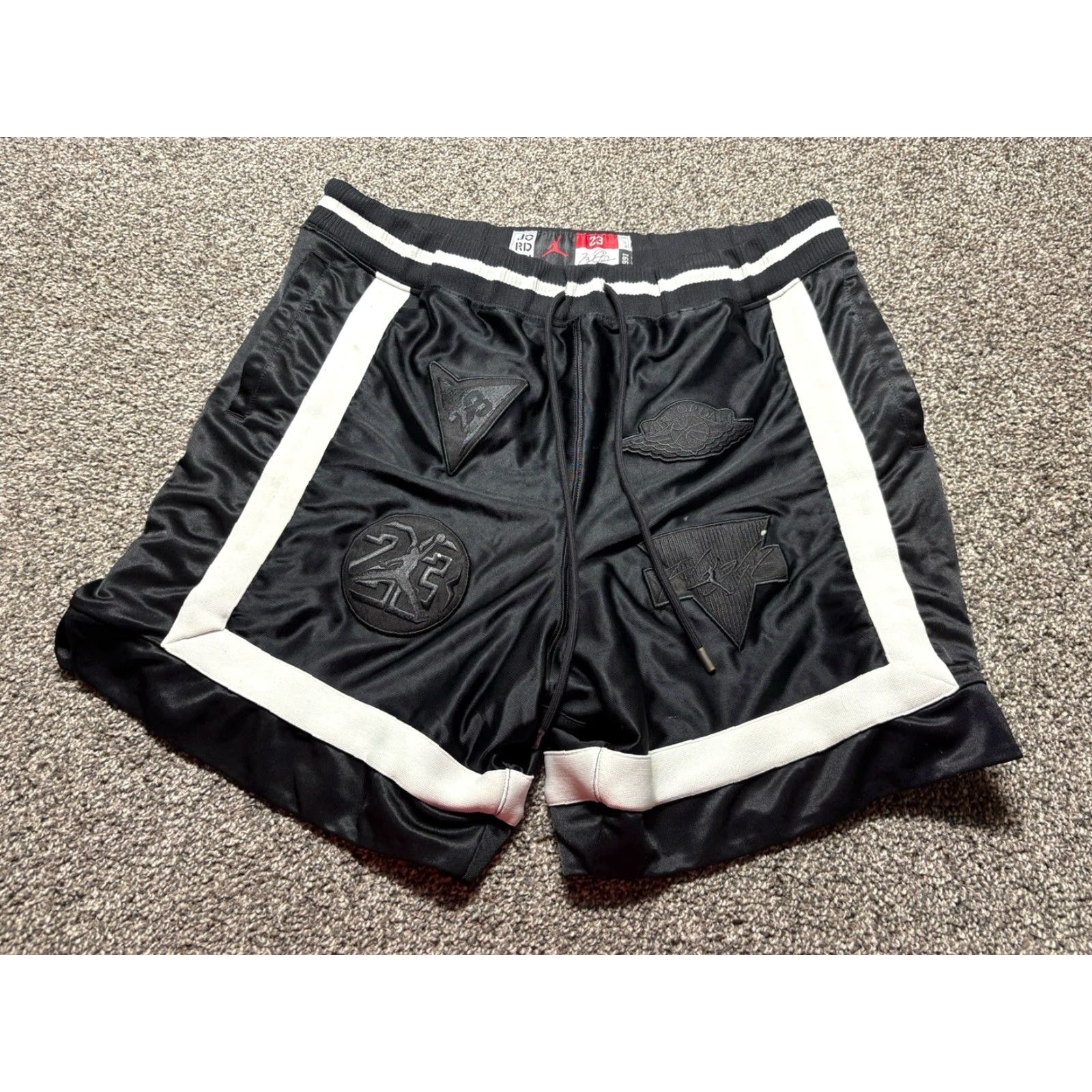 Jordan Brand **Air Jordan Mens 2XL Black Diamond Nike Shorts AT9972** User: **Mens Air Jordan 2XL Black Diamond Nike Shorts AT9972** Size US 39 - 2 Thumbnail