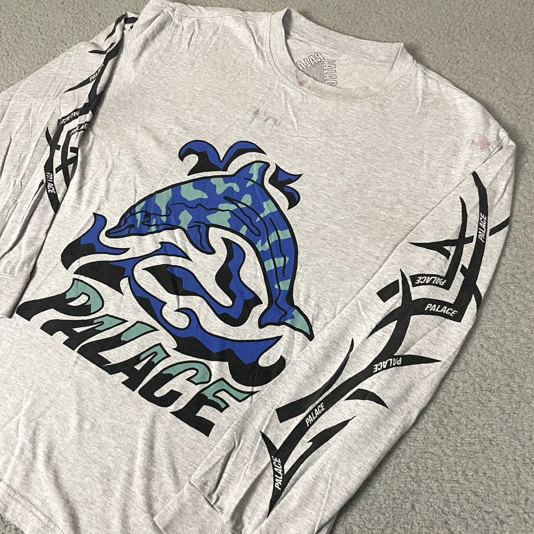 Palace Palace T Shirt Mens M Gray Logo Dolphin Sleeve Hits Rare Tee M Shirt Mens Gray Logo Dolphin Sleeve Hits Rare Tee Size US M / EU 48-50 / 2 - 3 Thumbnail