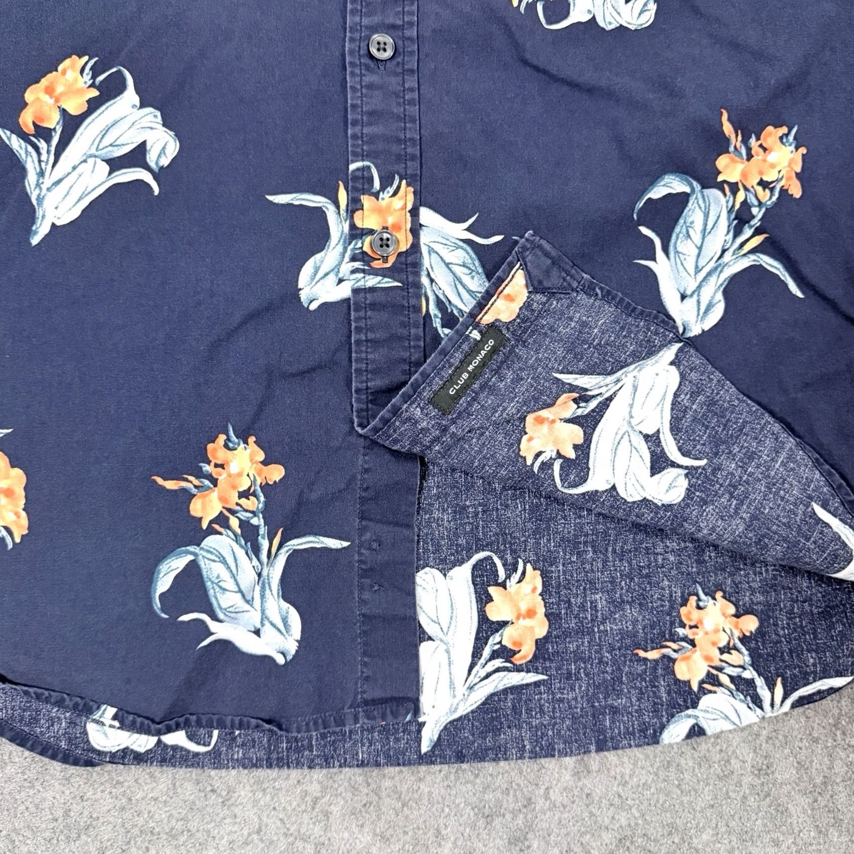 Club Monaco Club Monaco Slim Fit Short Sleeve Floral Button Down Shirt Men's Sz Medium Blue Size US M / EU 48-50 / 2 - 5 Thumbnail