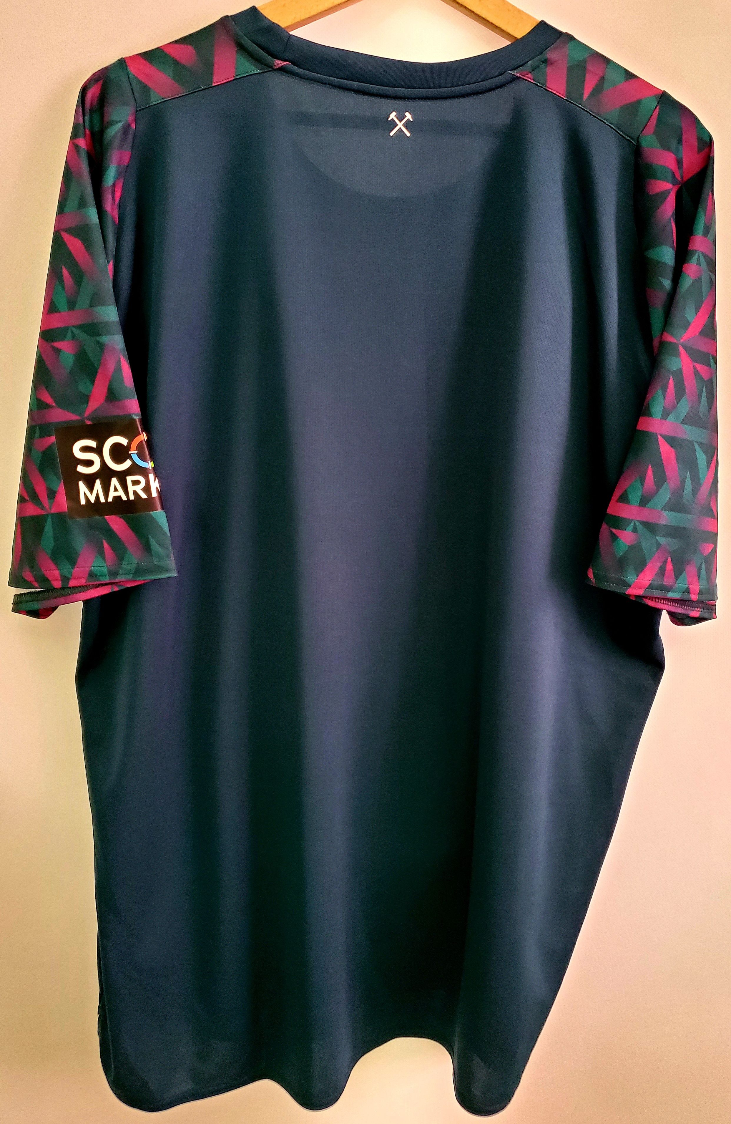 Umbro 2022-2023 West Ham Home Goalkeeper jersey New condition 3Xl Size US XXL / EU 58 / 5 - 7 Thumbnail