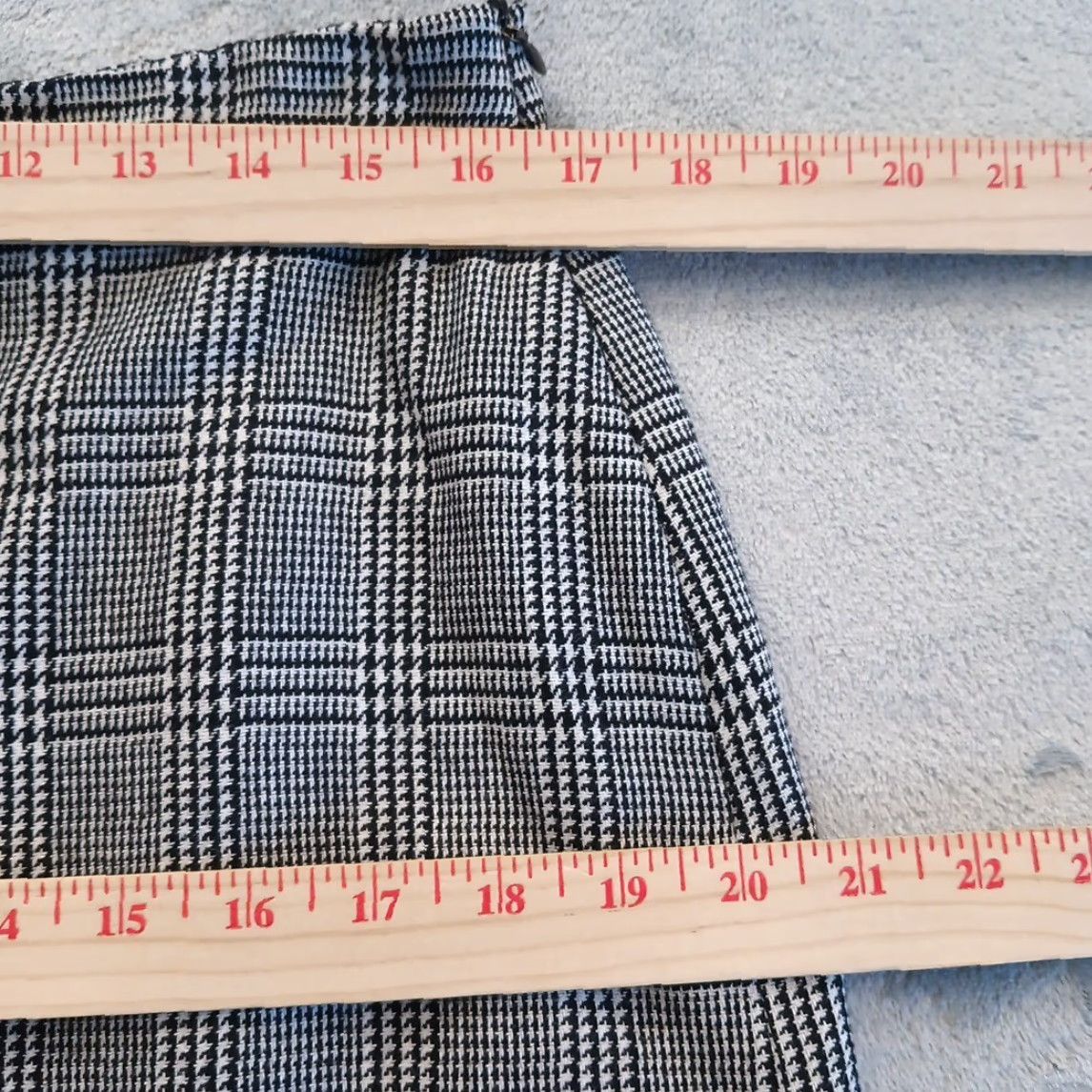 Vintage NY&CO Skirt Short Black Plaid Wool Blend Pencil Lined Slits 14 Womens Regular Wool Nylon Polyester Dry Clean Only Size 36" / US 14 / IT 50 - 3 Thumbnail