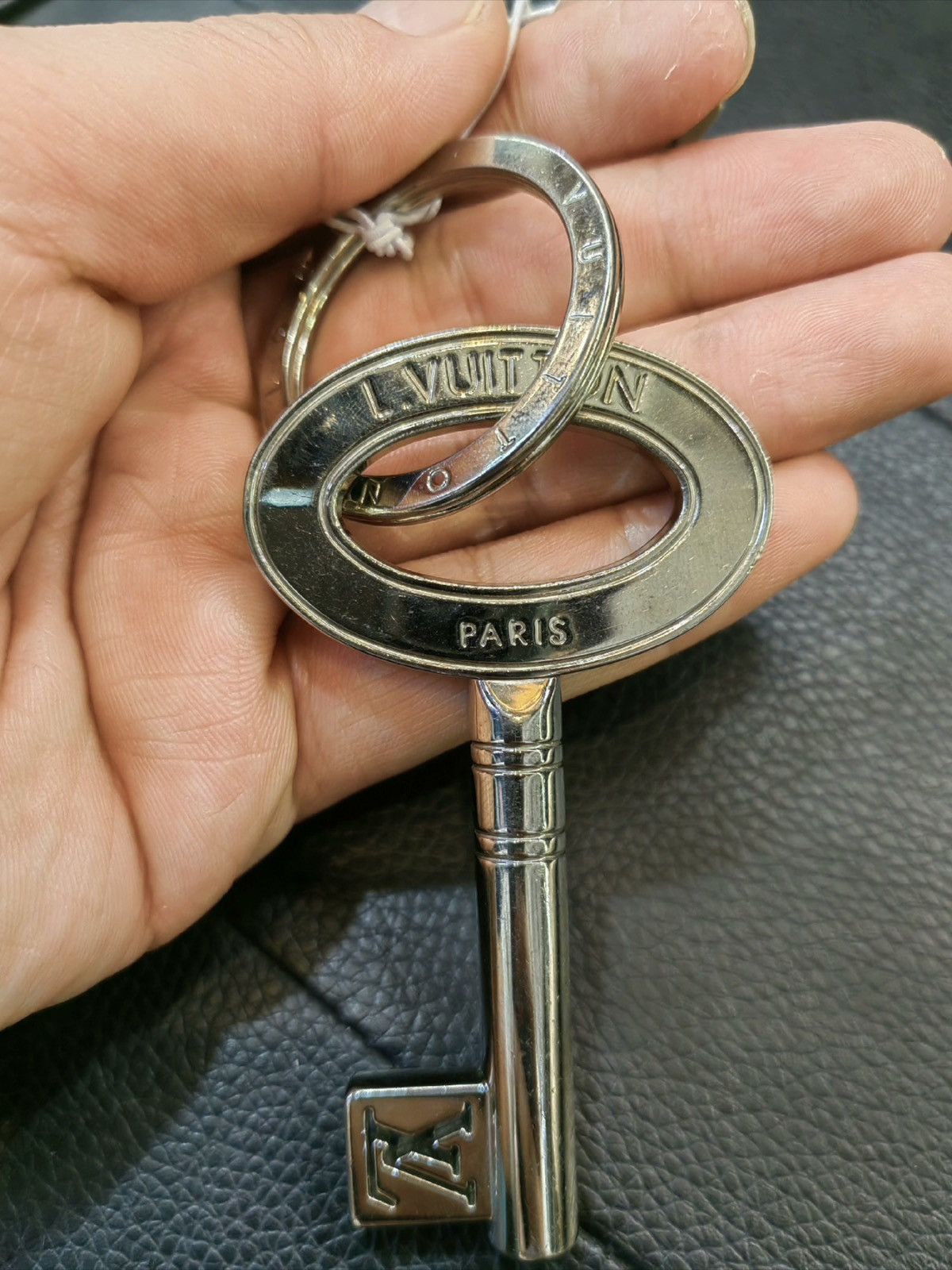 Louis Vuitton LOUIS VUITTON Travel Key Key Holder Silver Size ONE SIZE - 3 Thumbnail
