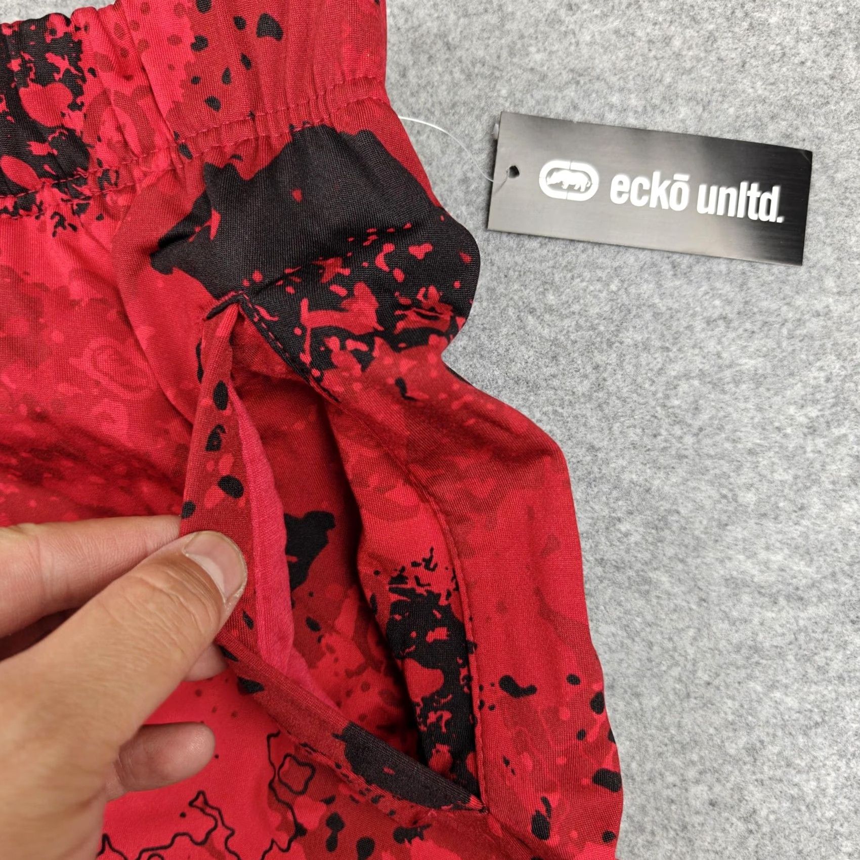Ecko Unltd. Ecko Unltd Shorts Mens Medium Red Sponge Camo Drawstring Logo Pocket EO12N166T Size US 31 - 2 Thumbnail
