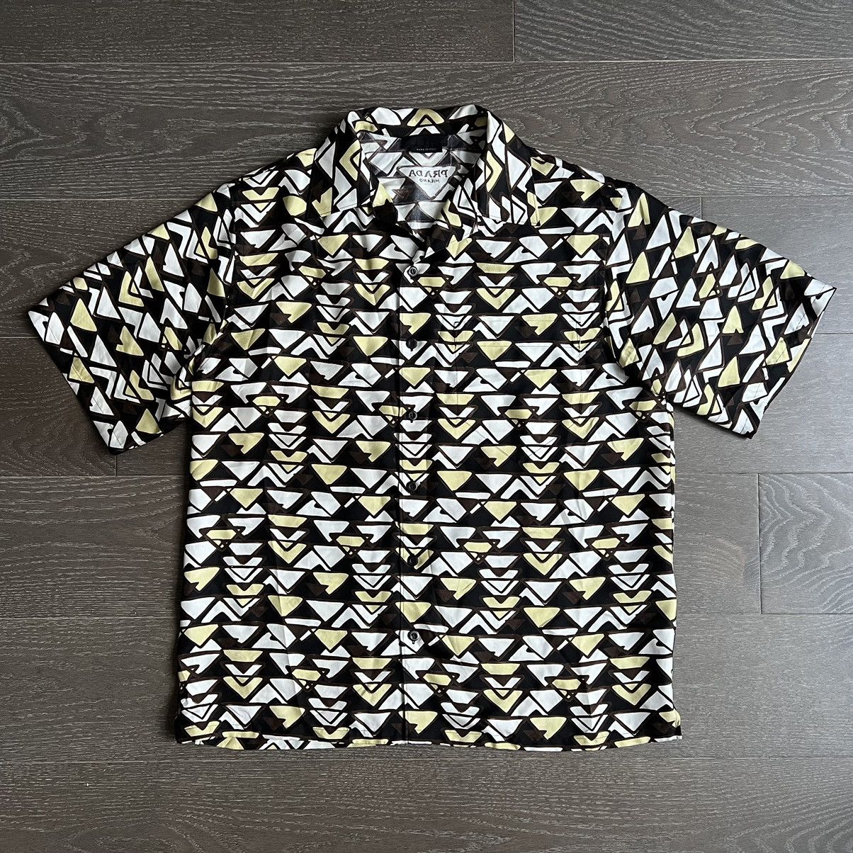 Prada Geo-Print Triangle Silk Button Up (Prada M) Size US XL / EU 56 / 4 - 1 Thumbnail