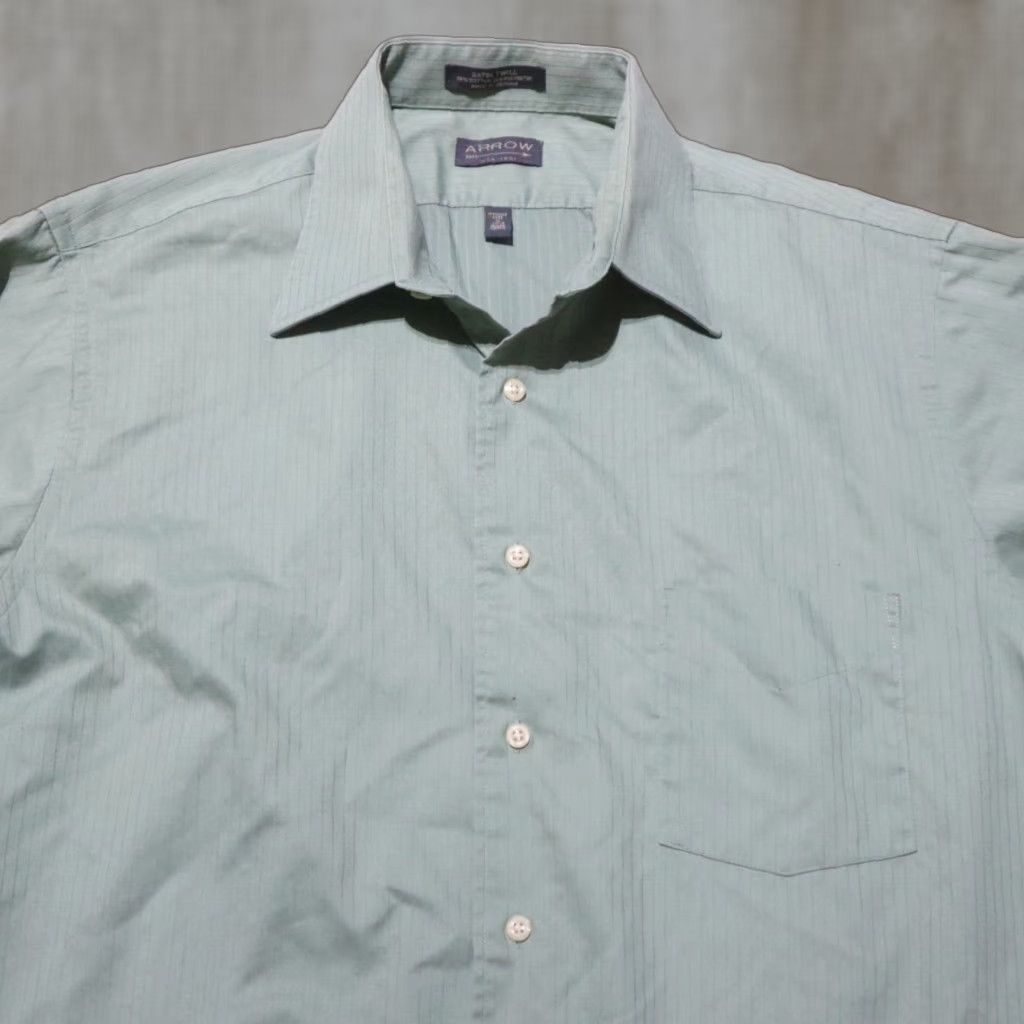 Arrow Arrow Green Satin Twill Long Sleeve Shirt Men's L Regular 16 34/35 Button-Front Cotton Blend 5-Button 90s Style Mens Size US L / EU 52-54 / 3 - 1 Thumbnail