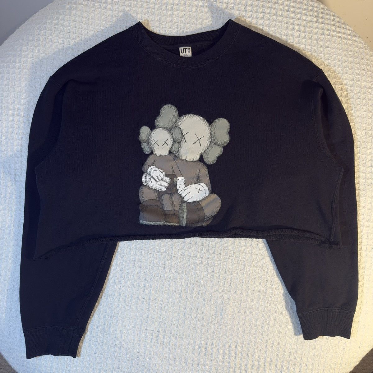 Kaws × Uniqlo Uniqlo UT x KAWS Cropped Crewneck – Black Boxy Fit Size US XL / EU 56 / 4 - 1 Thumbnail
