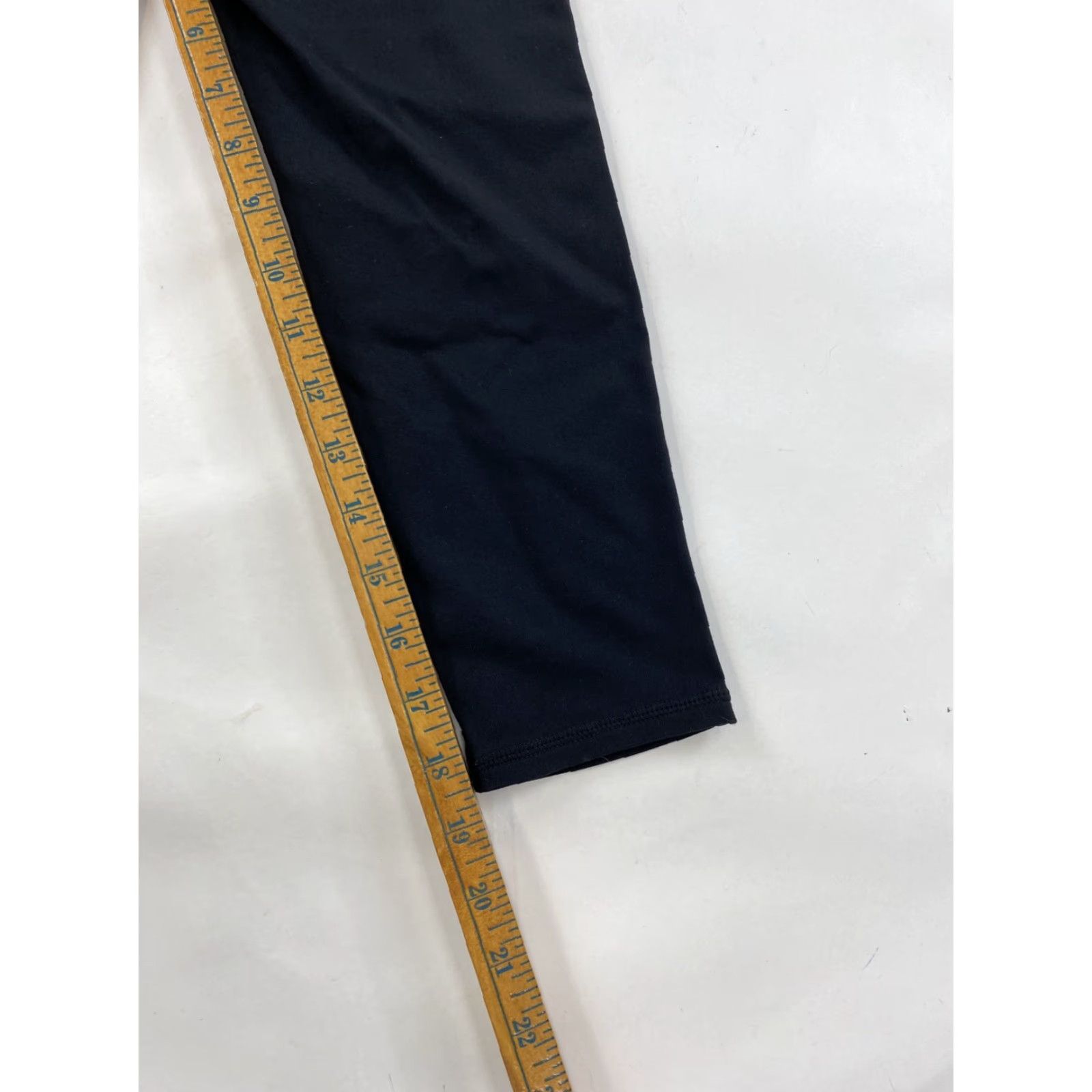 Athleta Athleta Leggings Cropped Women’s XXS Black 2XS Activewear Women Cropped Leggings Black XXS Athleta Women’s Activewear Size 24" / US 00 / IT 34 - 5 Thumbnail