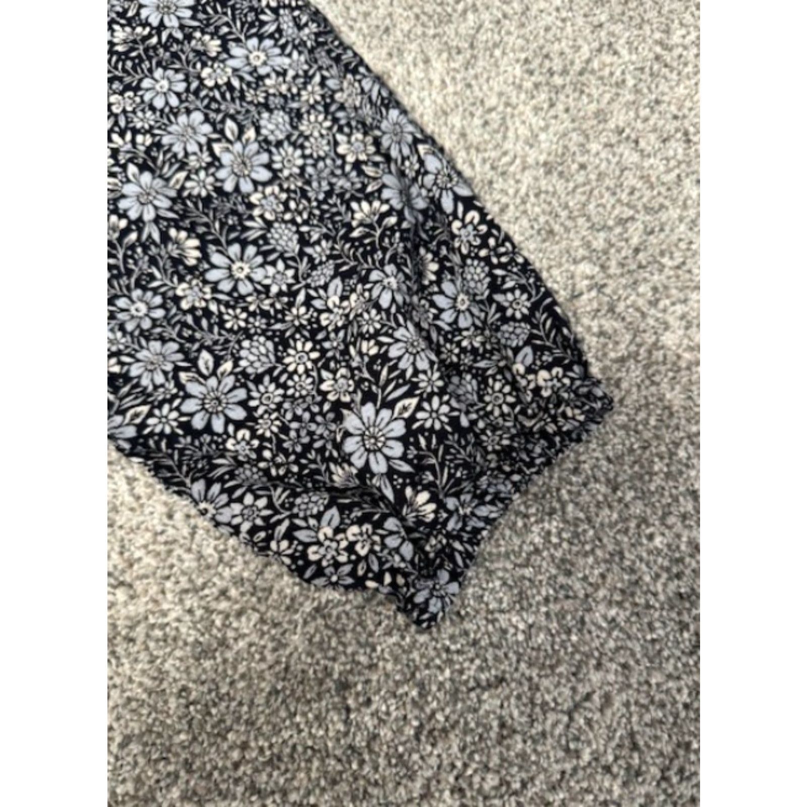 Architect Architect Blouse Womens Petite Medium Floral Black Rayon Grunge Whimsigoth Y2K/Pullover, Casual Travel, Lightweight, Flower, 2000s, Petites, Basic Size M / US 6-8 / IT 42-44 - 4 Thumbnail